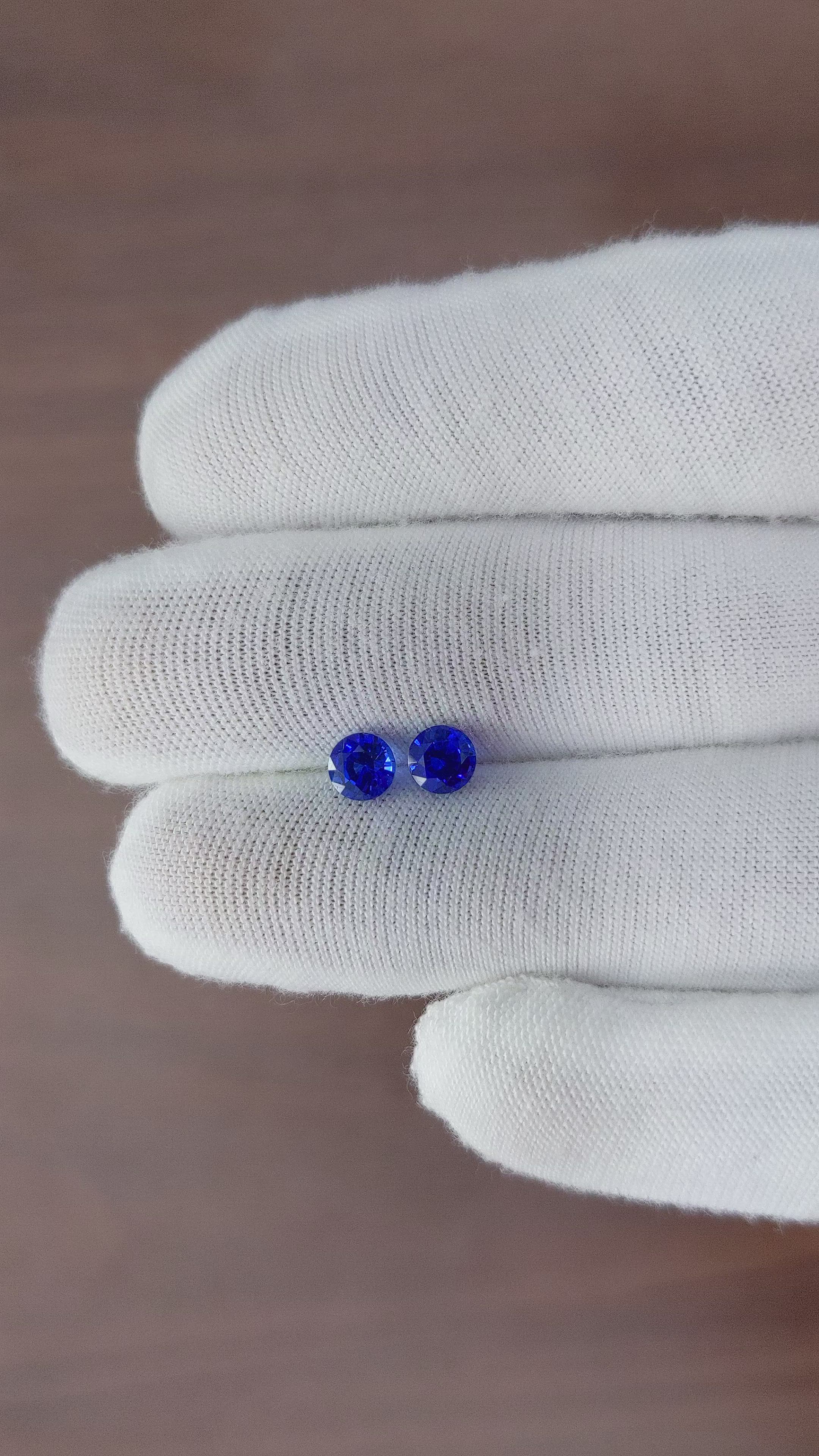 1.25&nbsp;Ct.Tw.Total Carat Weight Blue Sapphire Pair from Ceylon (Sri Lanka) Size Video
