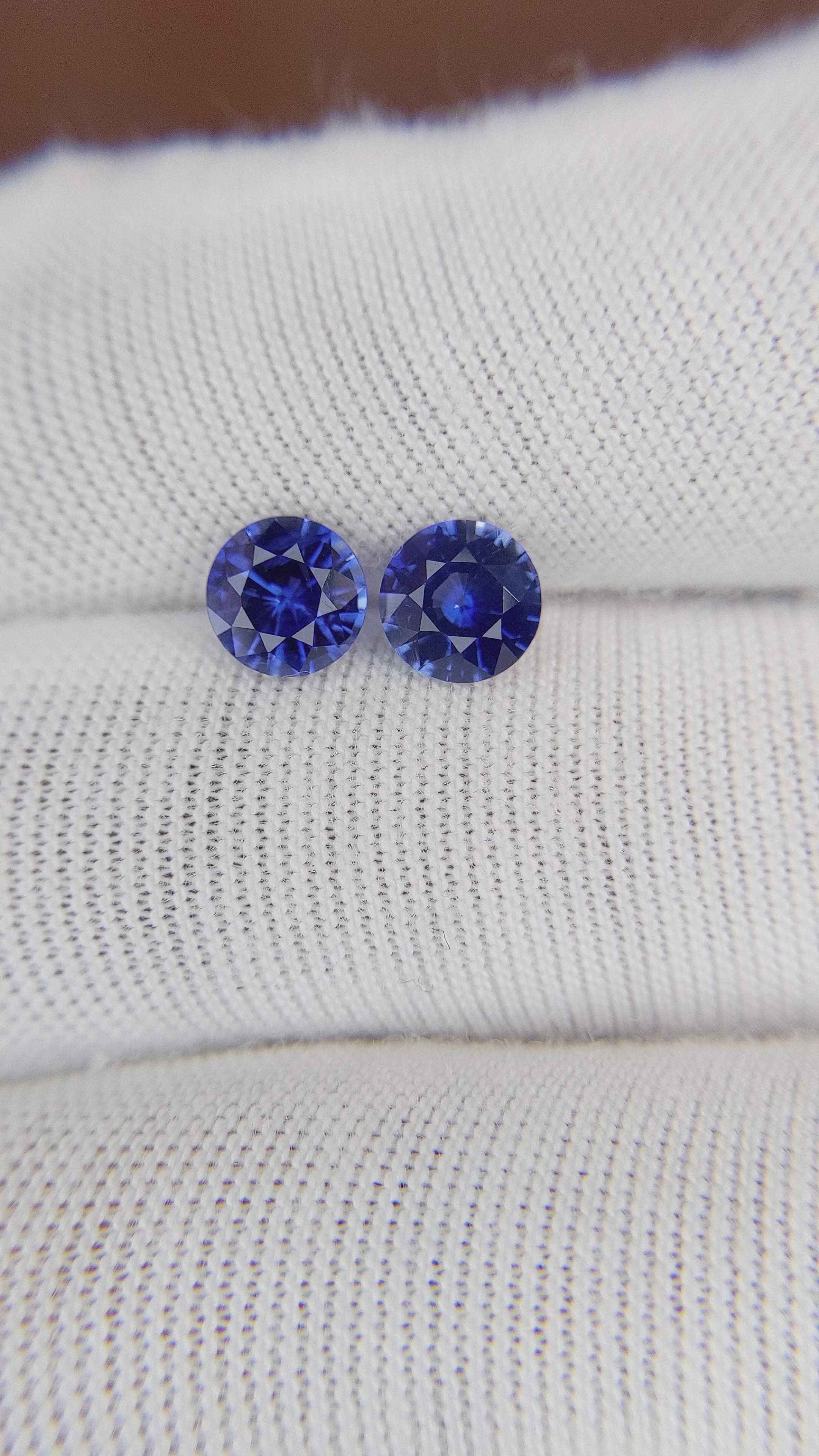 1.68&nbsp;Ct.Tw.Total Carat Weight Blue Sapphire Pair from Ceylon (Sri Lanka) Size Video