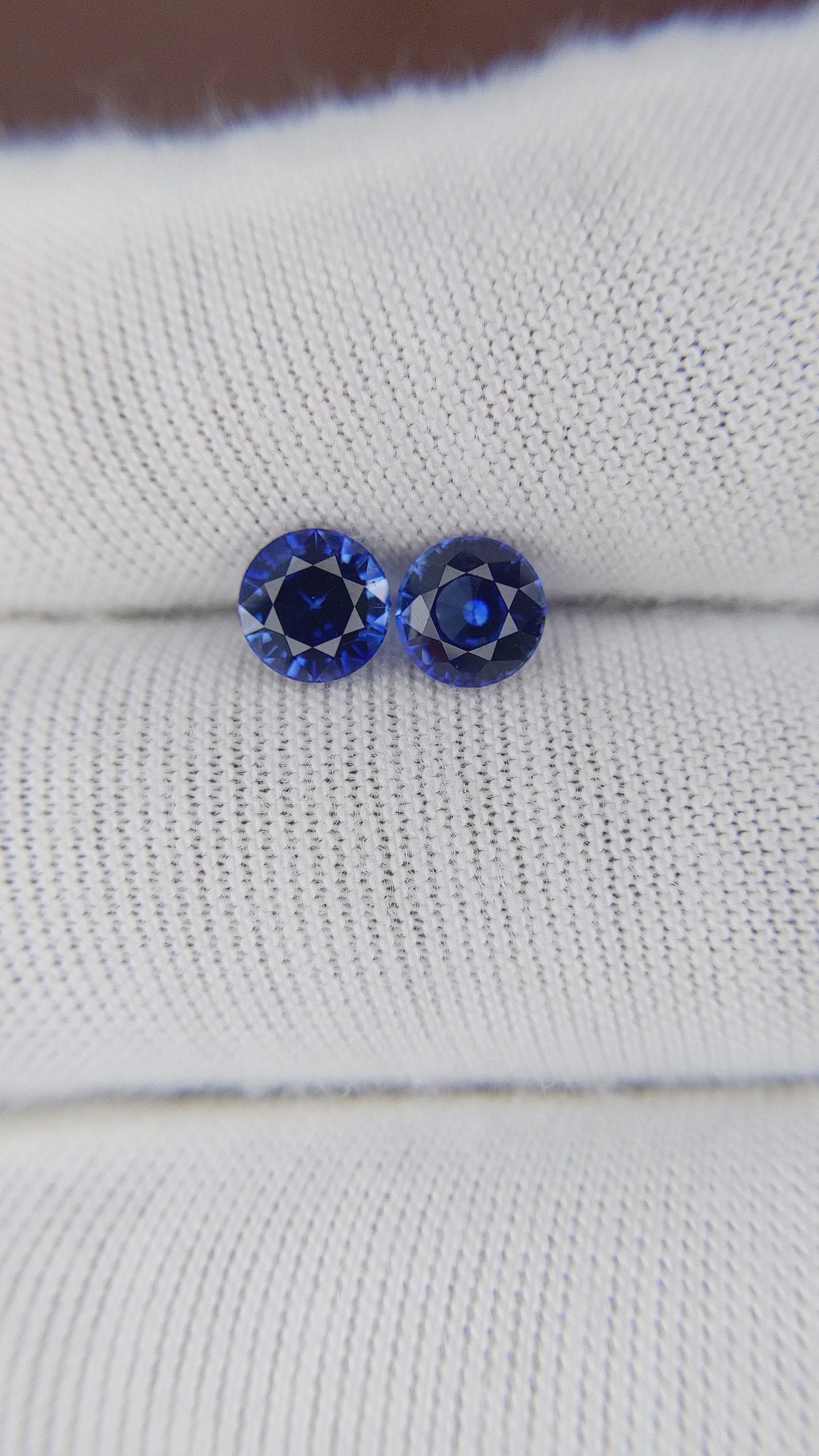 1.65&nbsp;Ct.Tw.Total Carat Weight Blue Sapphire Pair from Ceylon (Sri Lanka) Size Video