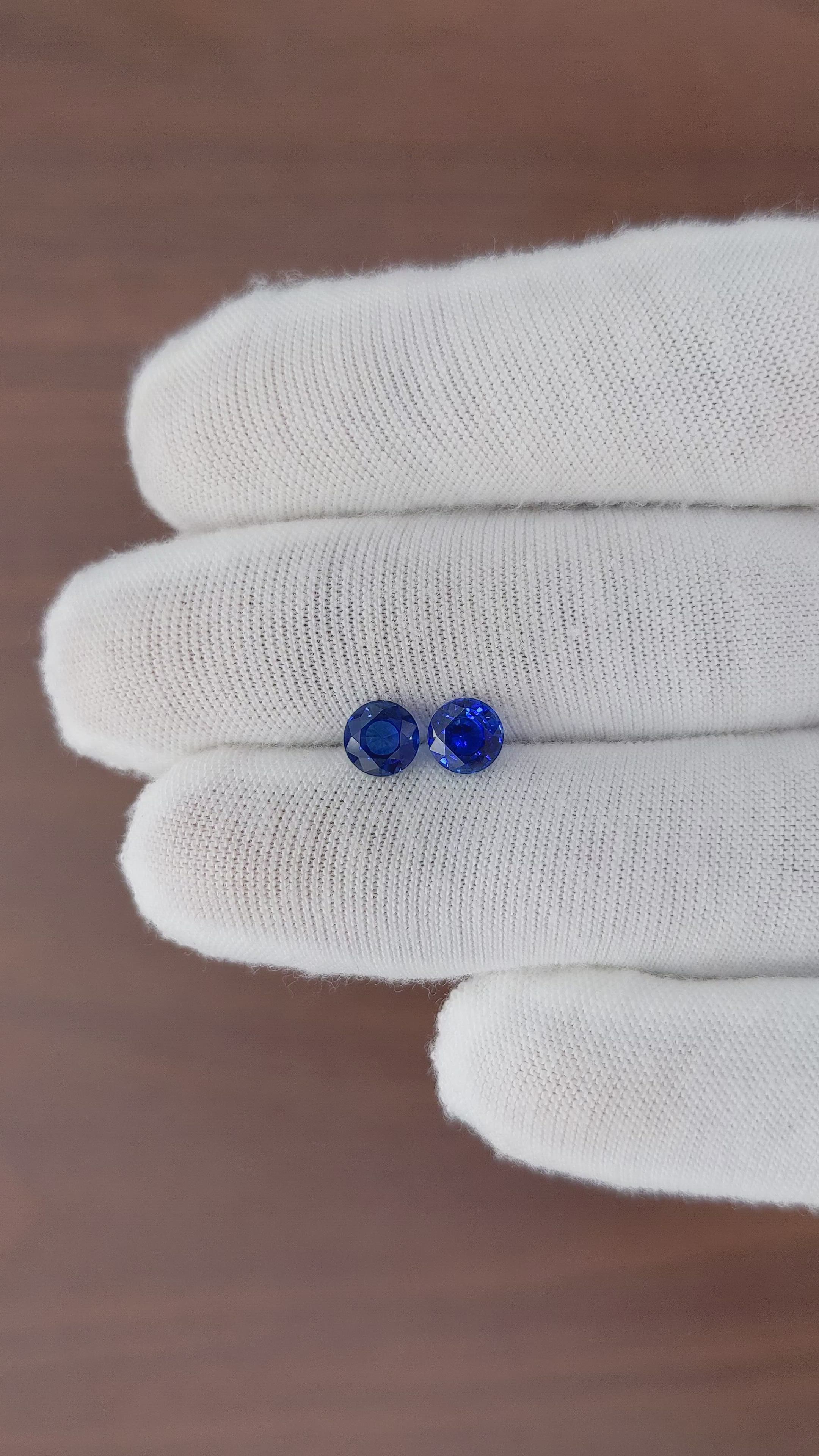 1.67&nbsp;Ct.Tw.Total Carat Weight Blue Sapphire Pair from Ceylon (Sri Lanka) Size Video