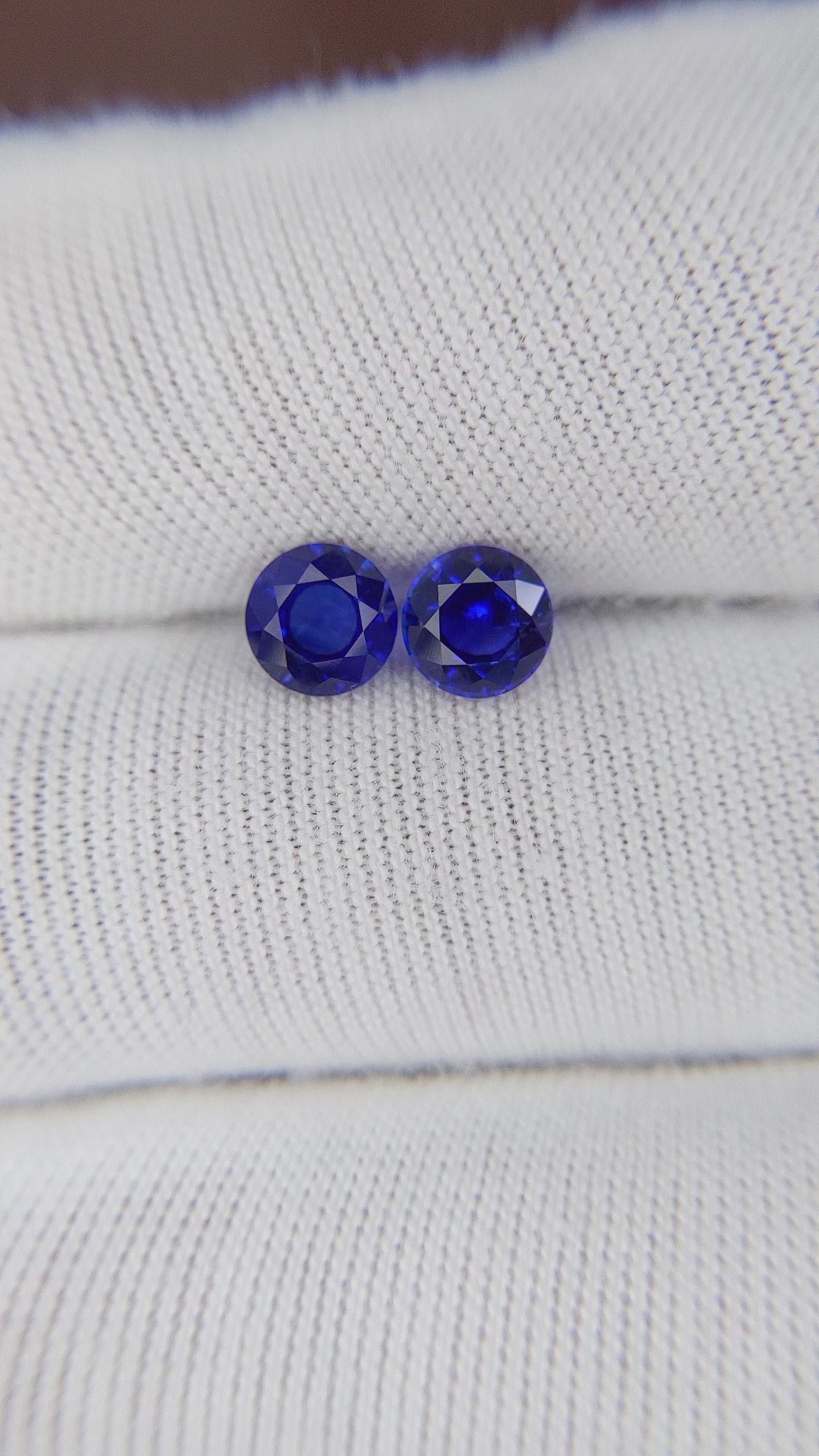 1.67&nbsp;Ct.Tw.Total Carat Weight Blue Sapphire Pair from Ceylon (Sri Lanka) Size Video