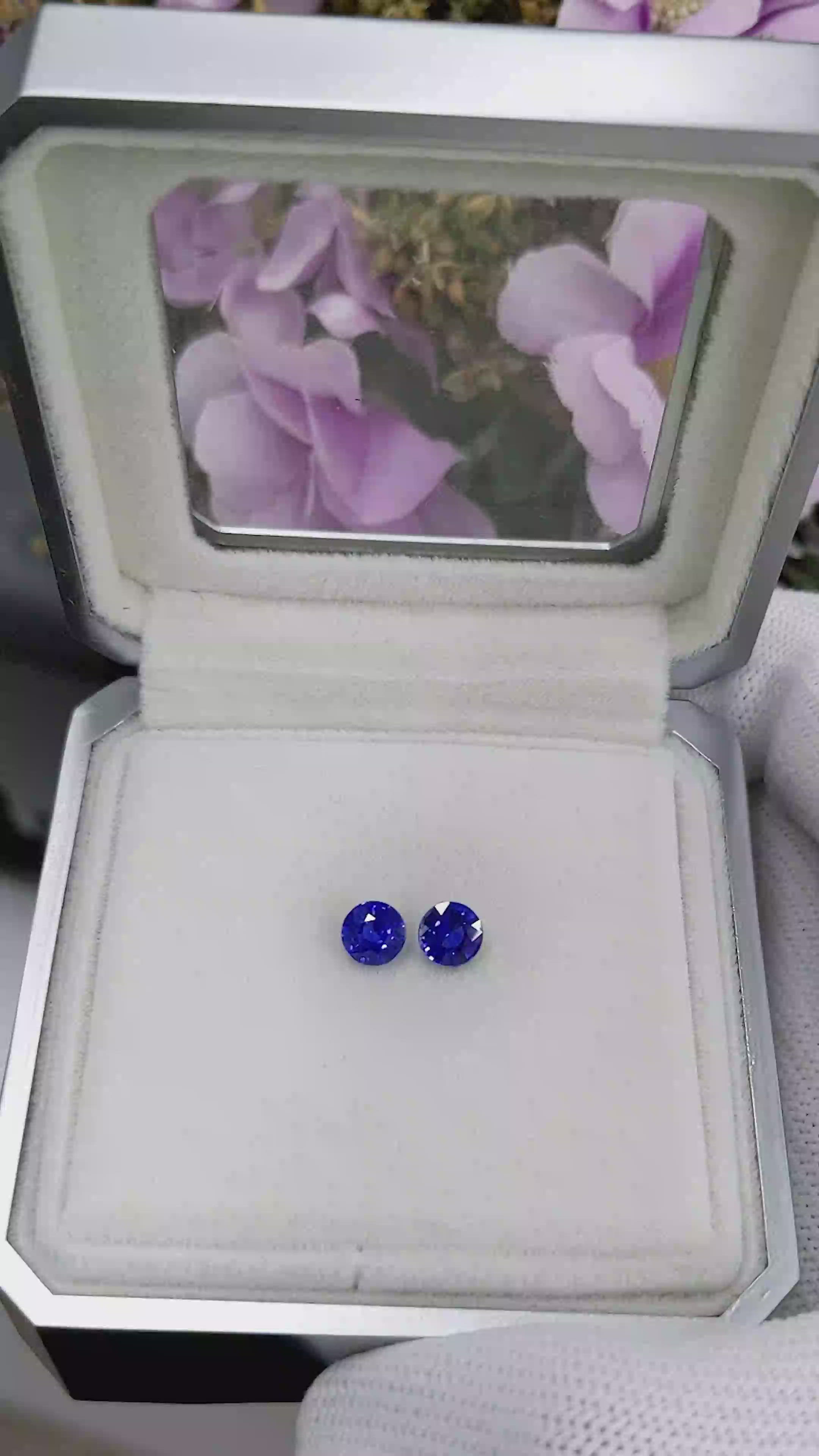 1.42&nbsp;Ct.Tw.Total Carat Weight Blue Sapphire Pair from Ceylon (Sri Lanka) Size Video