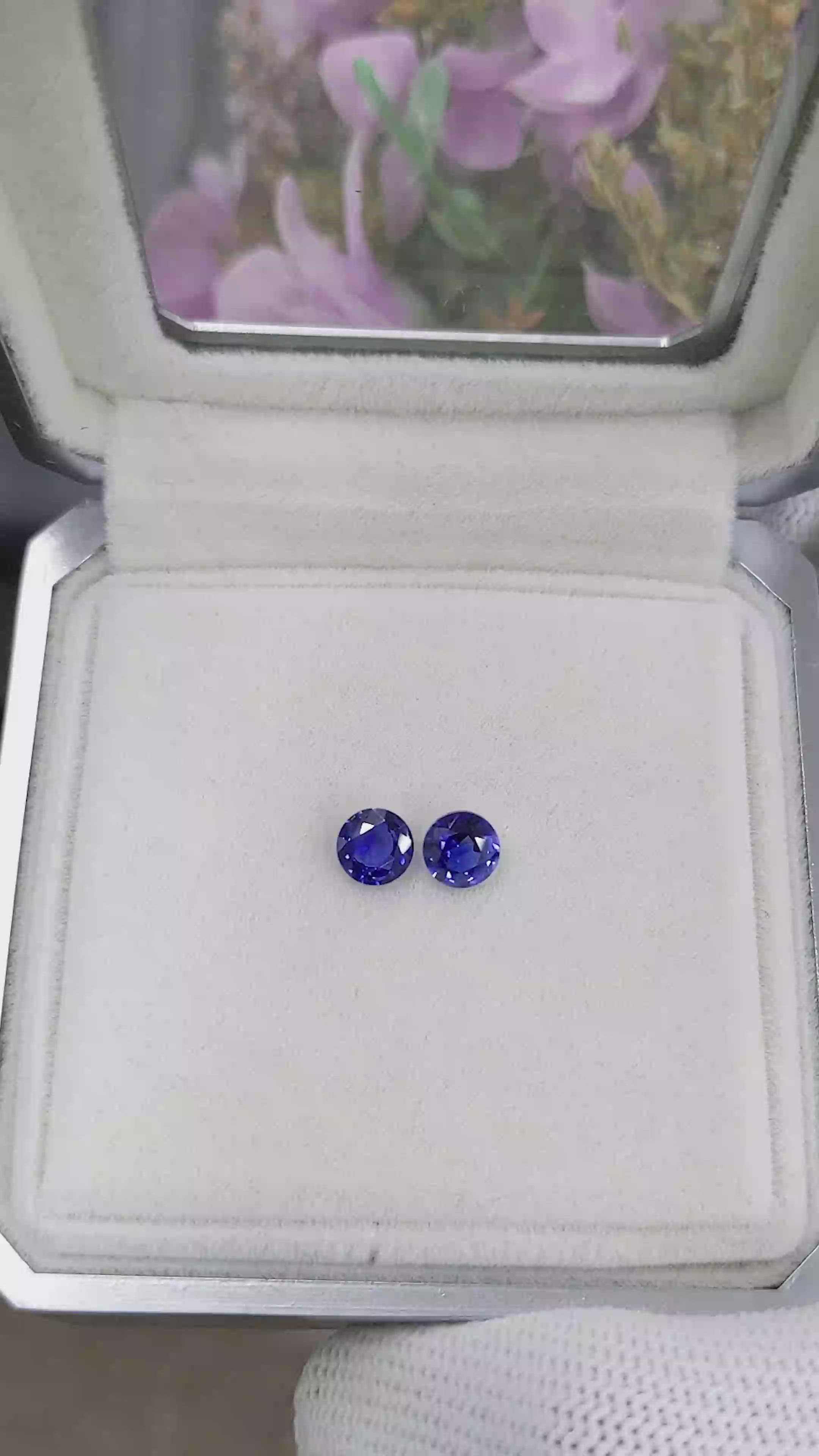 1.49&nbsp;Ct.Tw.Total Carat Weight Blue Sapphire Pair from Ceylon (Sri Lanka) Size Video