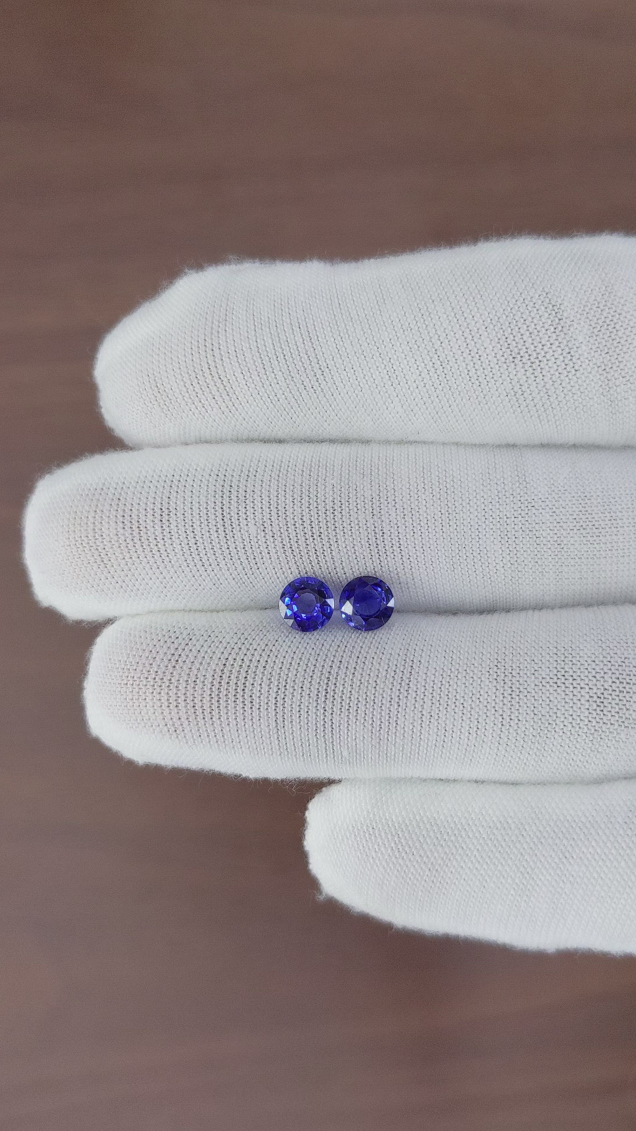 1.49&nbsp;Ct.Tw.Total Carat Weight Blue Sapphire Pair from Ceylon (Sri Lanka) Size Video