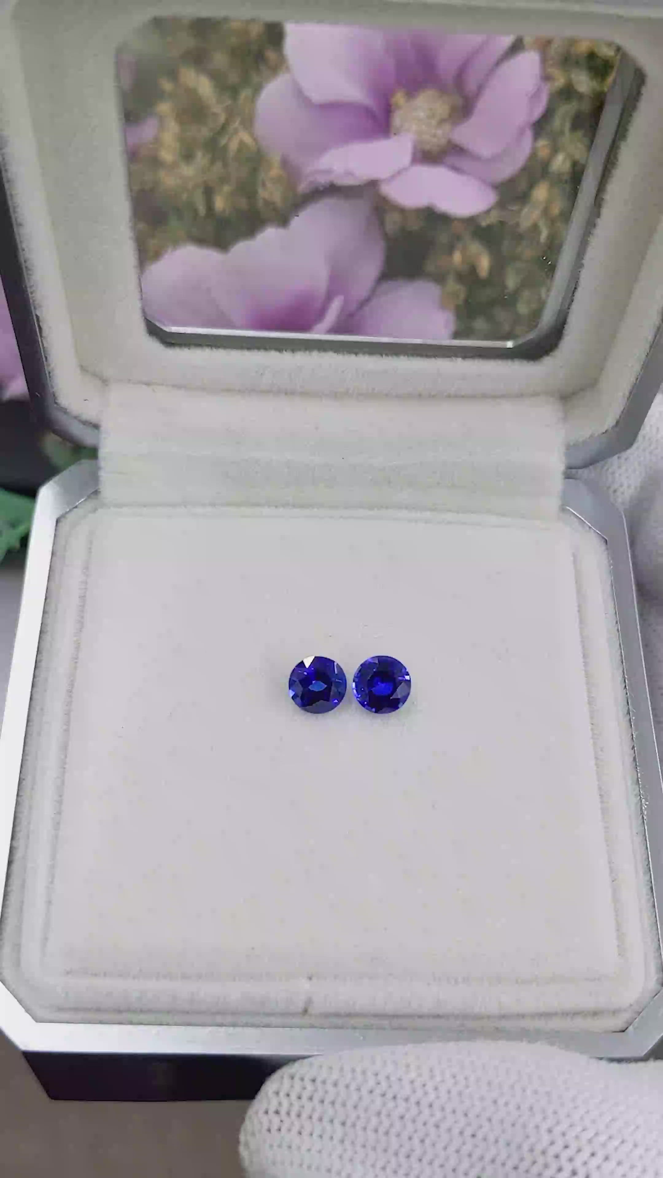 1.44&nbsp;Ct.Tw.Total Carat Weight Blue Sapphire Pair from Ceylon (Sri Lanka) Size Video