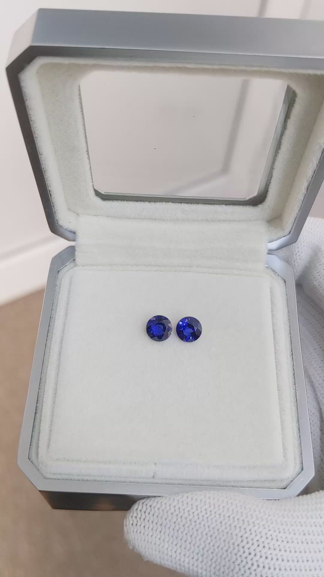 1.76&nbsp;Ct.Tw.Total Carat Weight Blue Sapphire Pair from Ceylon (Sri Lanka) Size Video
