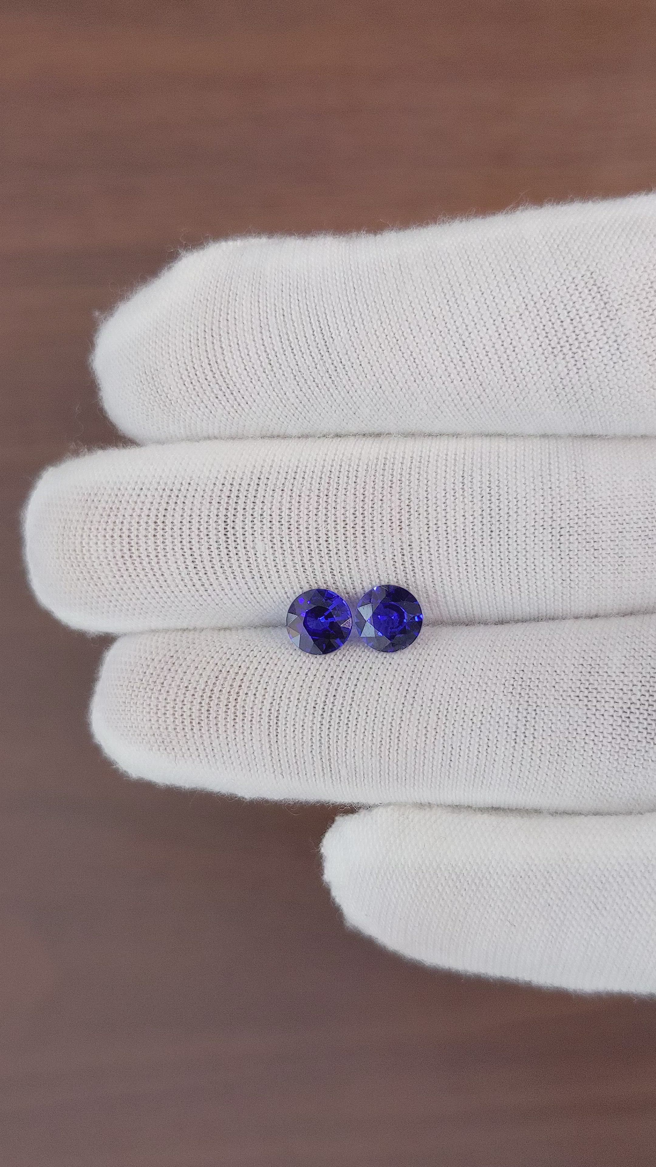 1.76&nbsp;Ct.Tw.Total Carat Weight Blue Sapphire Pair from Ceylon (Sri Lanka) Size Video