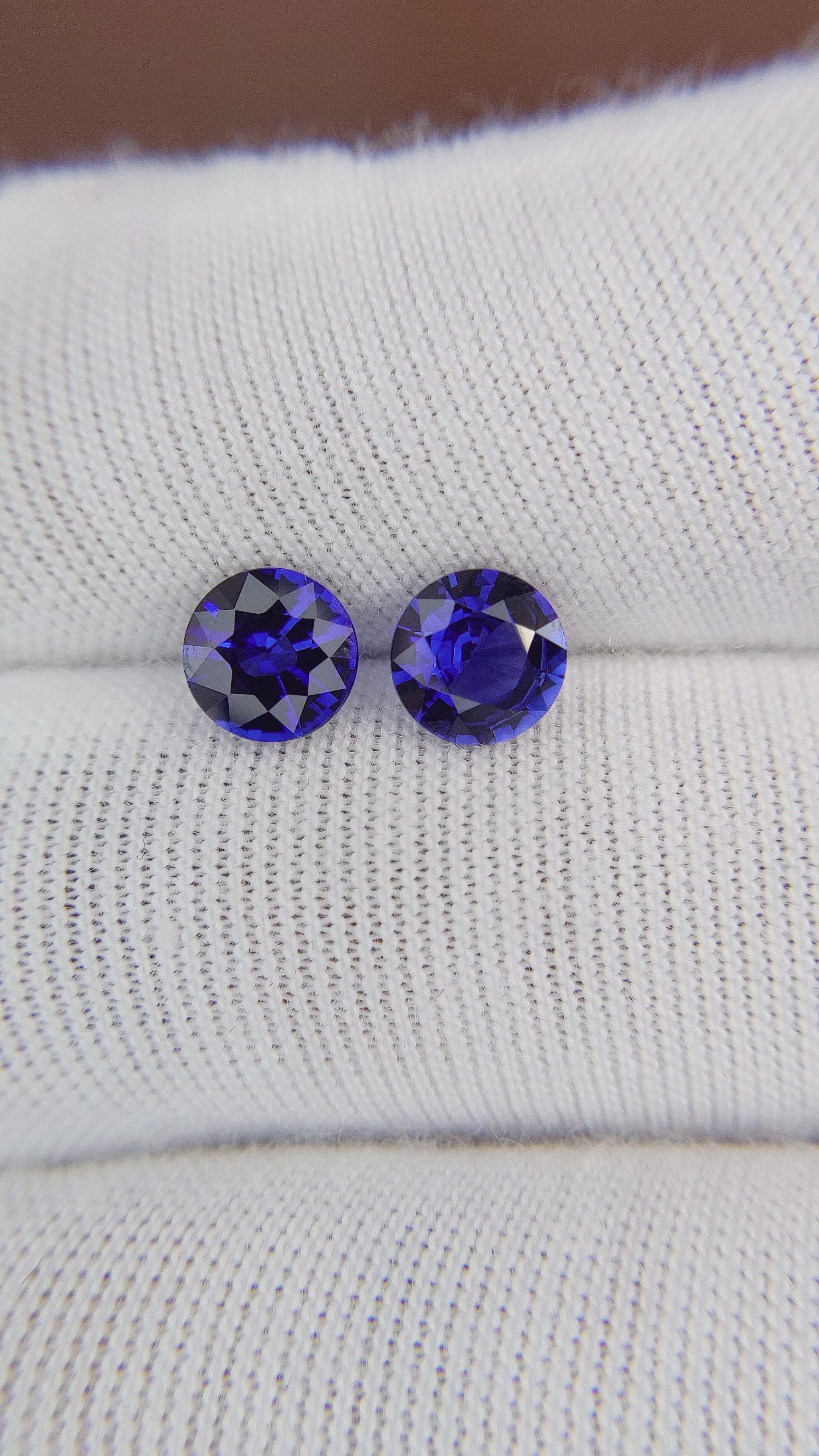 1.76&nbsp;Ct.Tw.Total Carat Weight Blue Sapphire Pair from Ceylon (Sri Lanka) Size Video