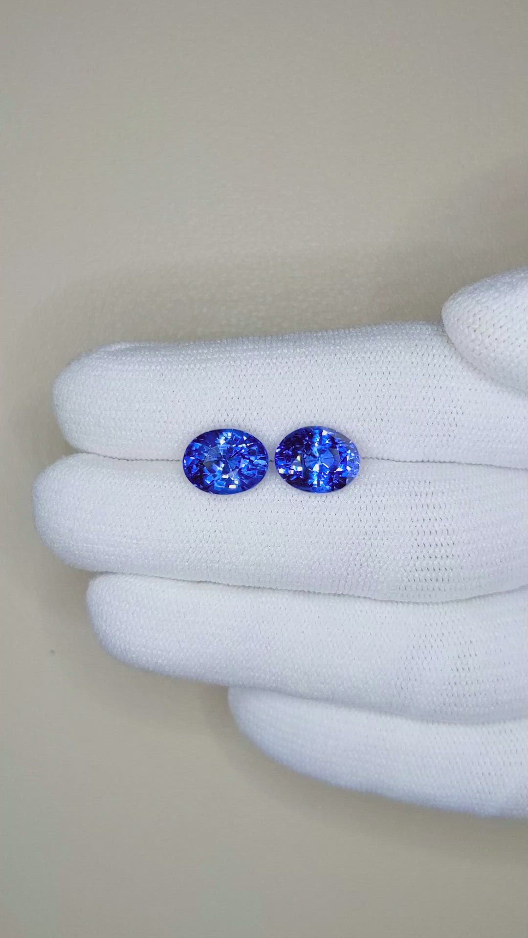 7.06&nbsp;Ct.Tw.Total Carat Weight Blue Sapphire Pair from Ceylon (Sri Lanka) Size Video