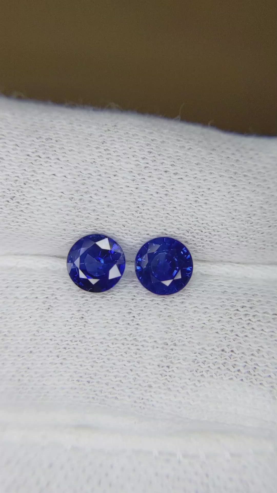 2.06&nbsp;Ct.Tw.Total Carat Weight Blue Sapphire Pair from Ceylon (Sri Lanka) Size Video