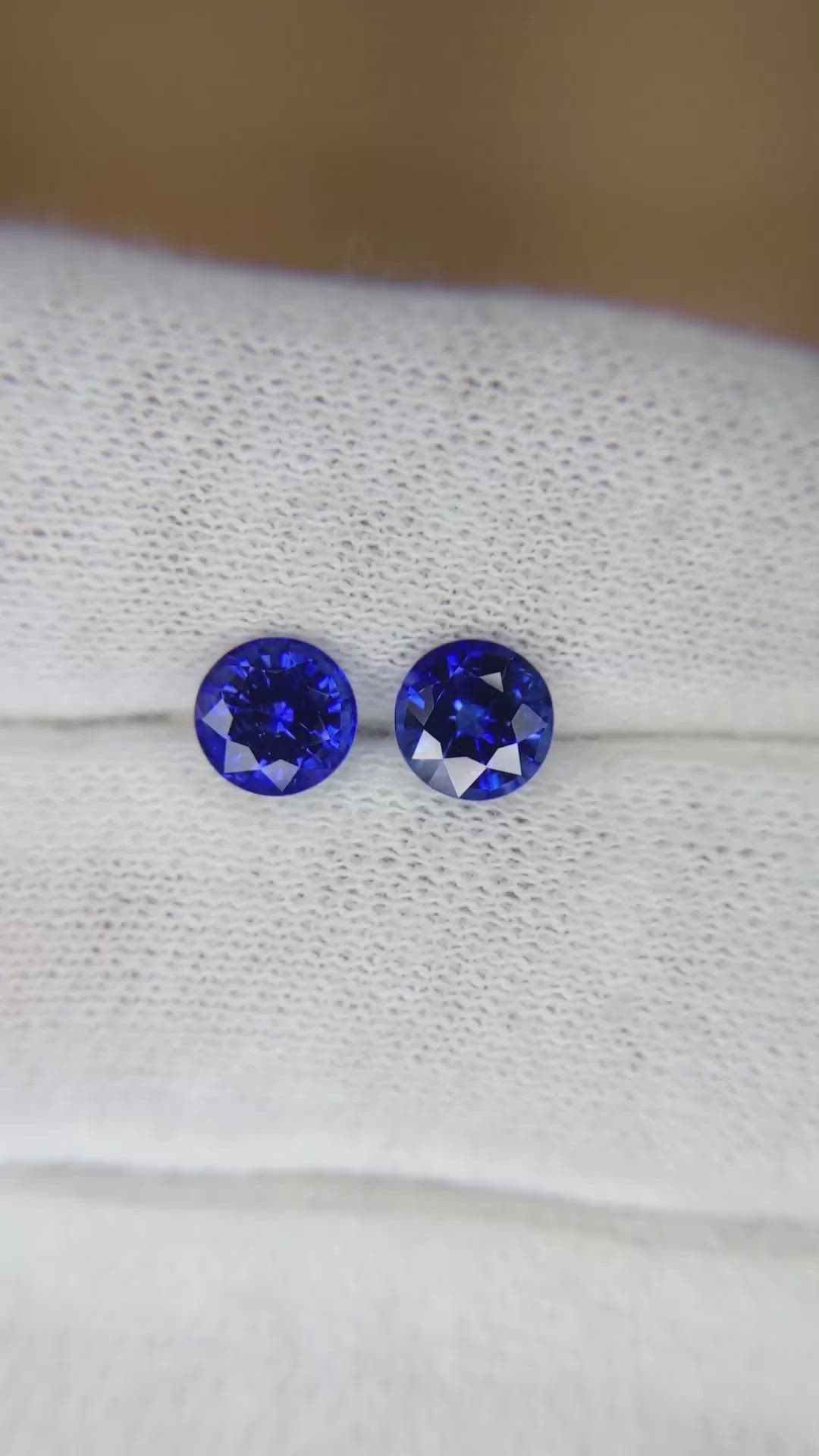2.04&nbsp;Ct.Tw.Total Carat Weight Blue Sapphire Pair from Ceylon (Sri Lanka) Size Video