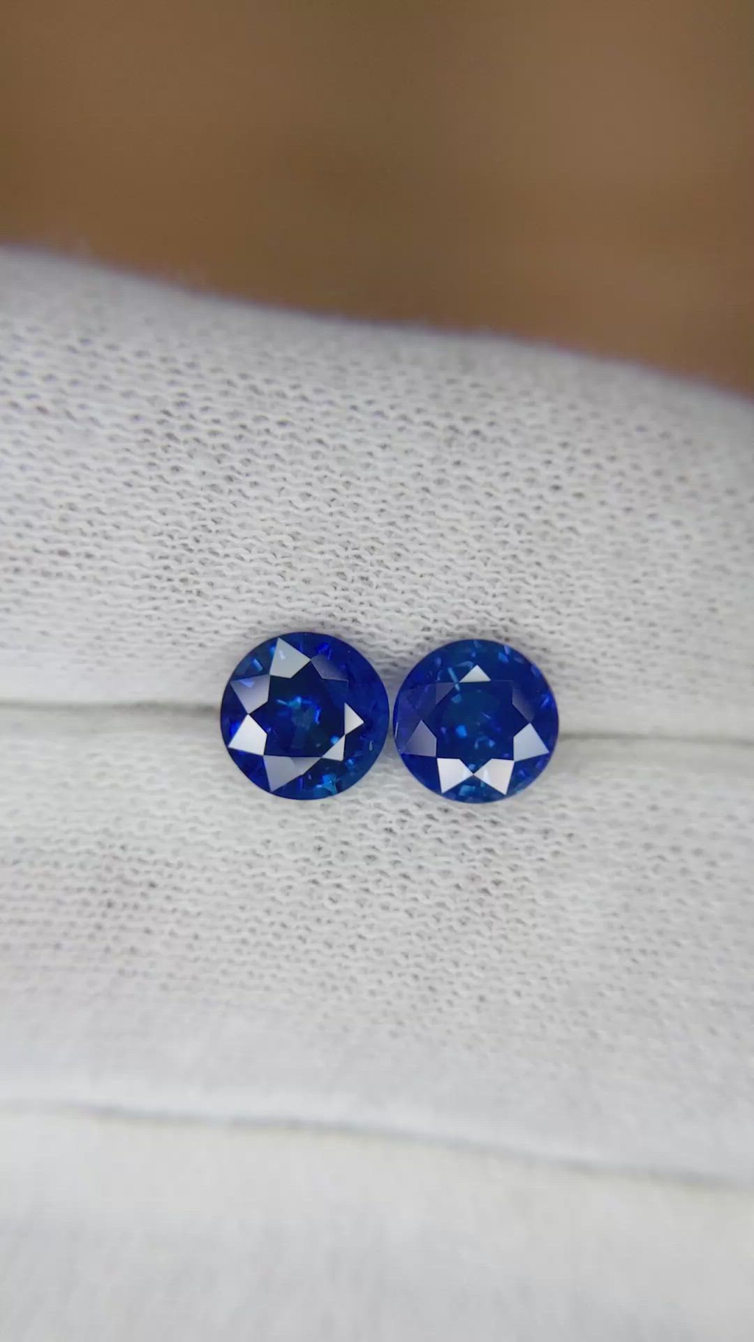 2.87&nbsp;Ct.Tw.Total Carat Weight Blue Sapphire Pair from Ceylon (Sri Lanka) Size Video