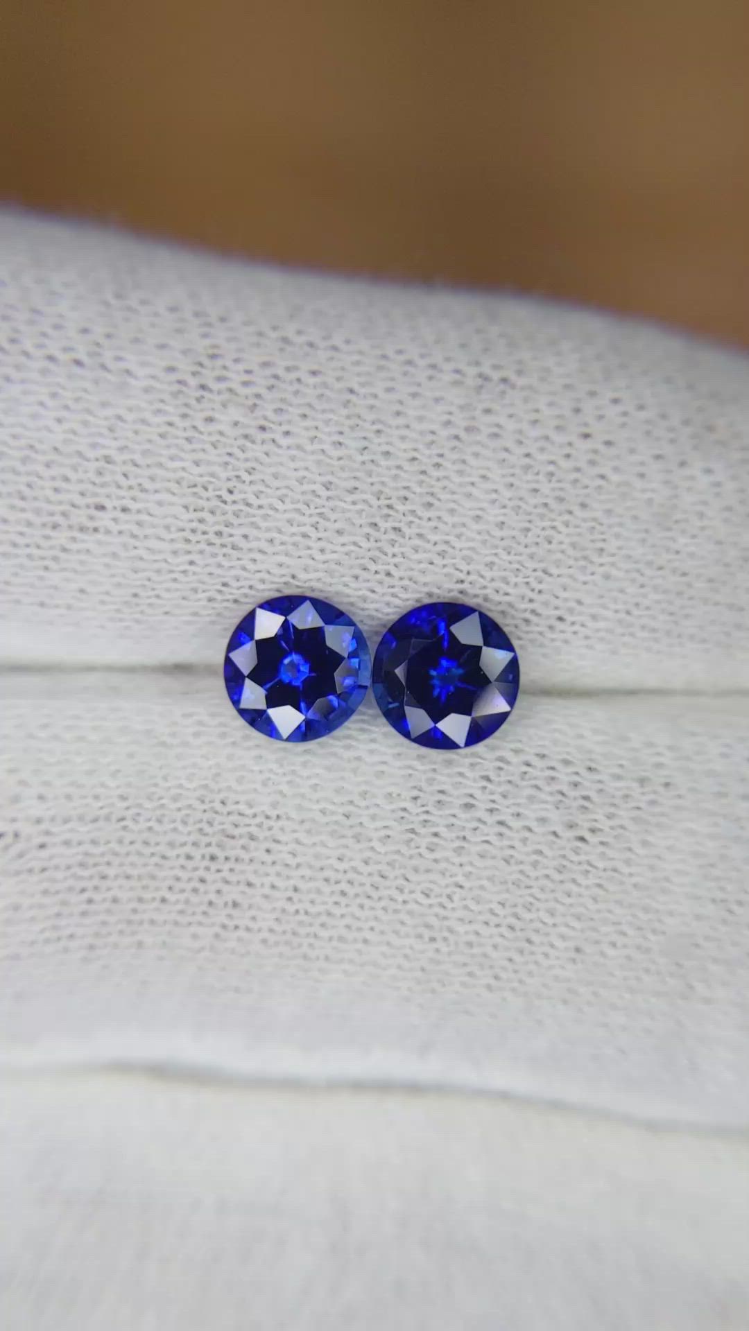 1.92&nbsp;Ct.Tw.Total Carat Weight Blue Sapphire Pair from Ceylon (Sri Lanka) Size Video