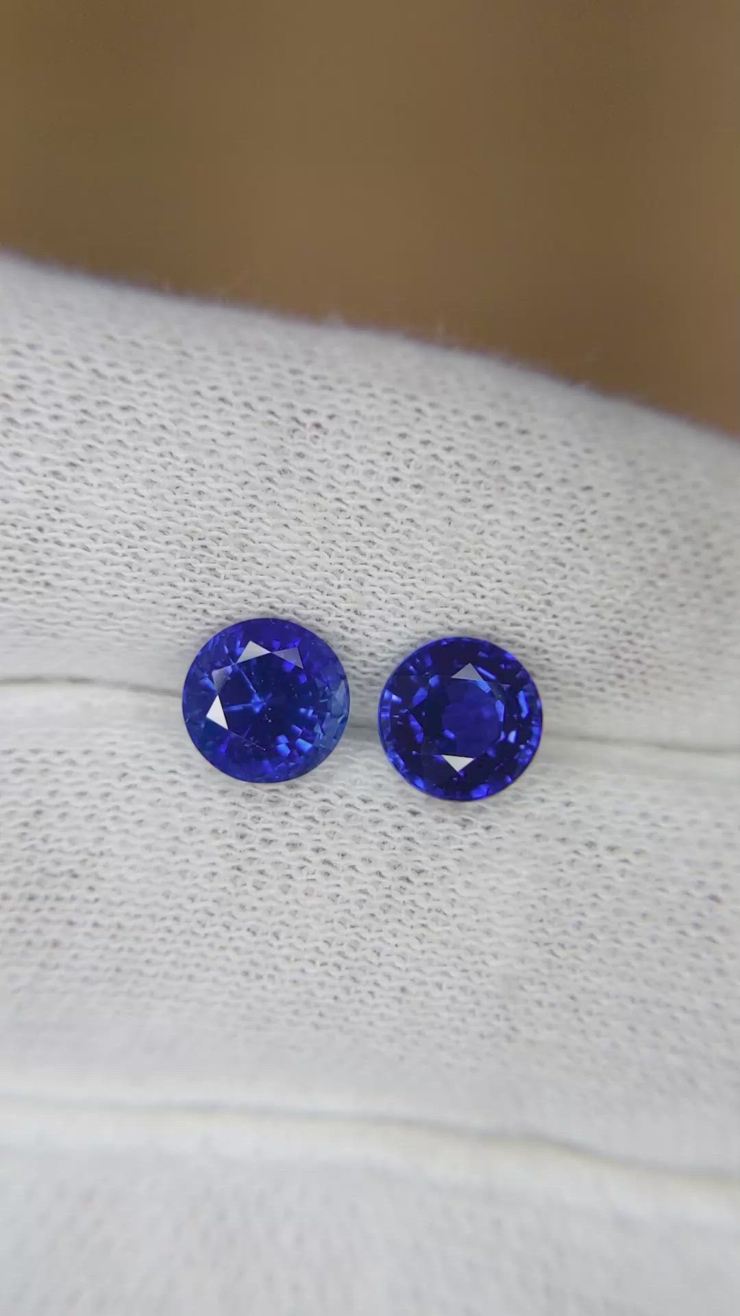3.23&nbsp;Ct.Tw.Total Carat Weight Blue Sapphire Pair from Ceylon (Sri Lanka) Size Video