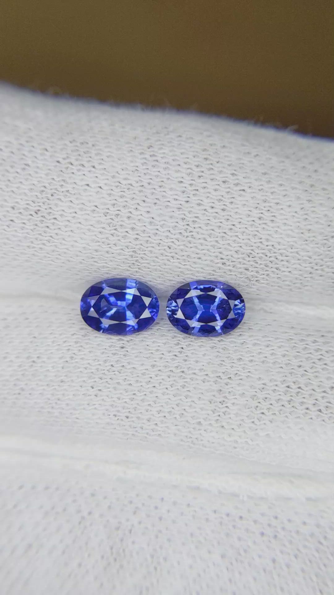 1.68&nbsp;Ct.Tw.Total Carat Weight Blue Sapphire Pair from Ceylon (Sri Lanka) Size Video