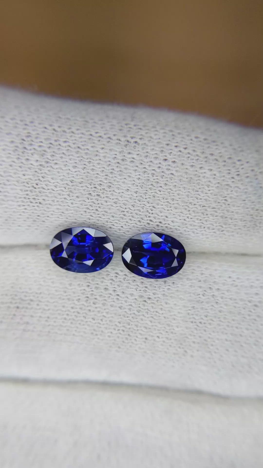 2.45&nbsp;Ct.Tw.Total Carat Weight Blue Sapphire Pair from Ceylon (Sri Lanka) Size Video
