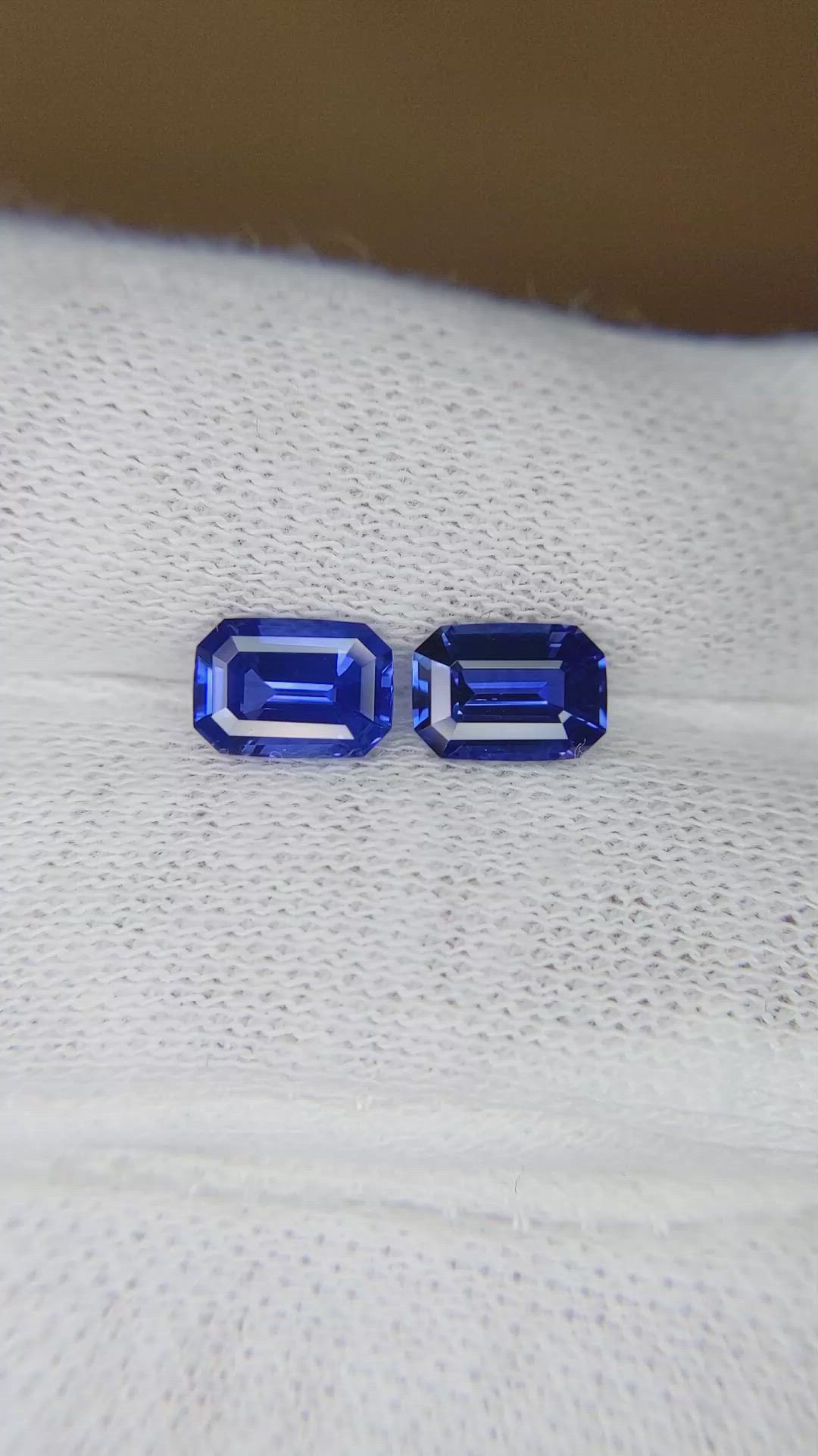 2.15&nbsp;Ct.Tw.Total Carat Weight Blue Sapphire Pair from Ceylon (Sri Lanka) Size Video