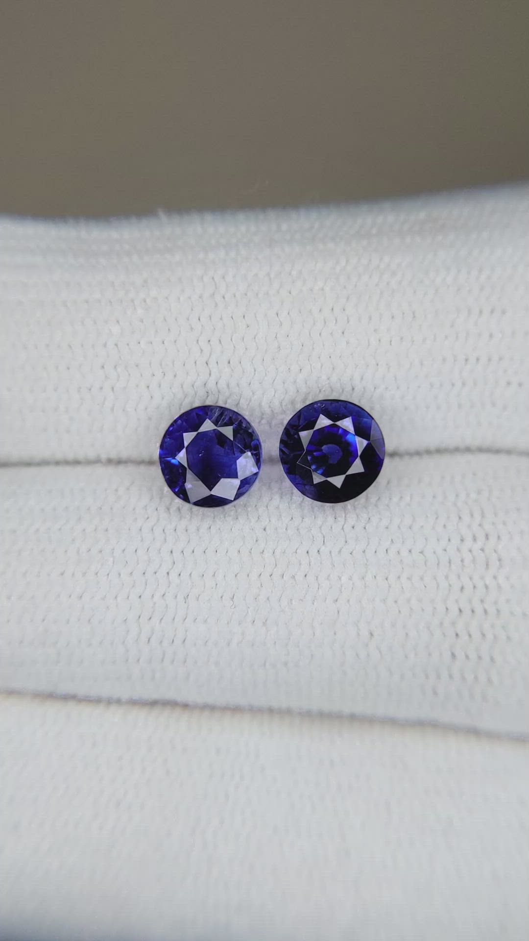 2.45&nbsp;Ct.Tw.Total Carat Weight Blue Sapphire Pair from Madagascar Size Video