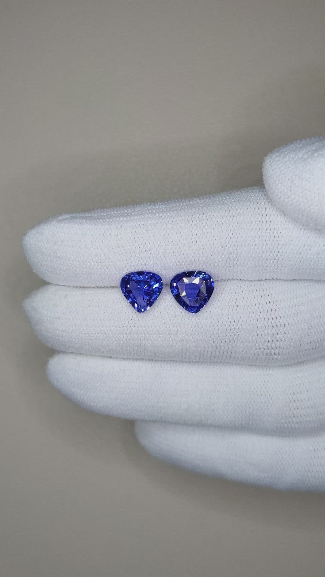 3.20&nbsp;Ct.Tw.Total Carat Weight Blue Sapphire Pair from Madagascar Size Video