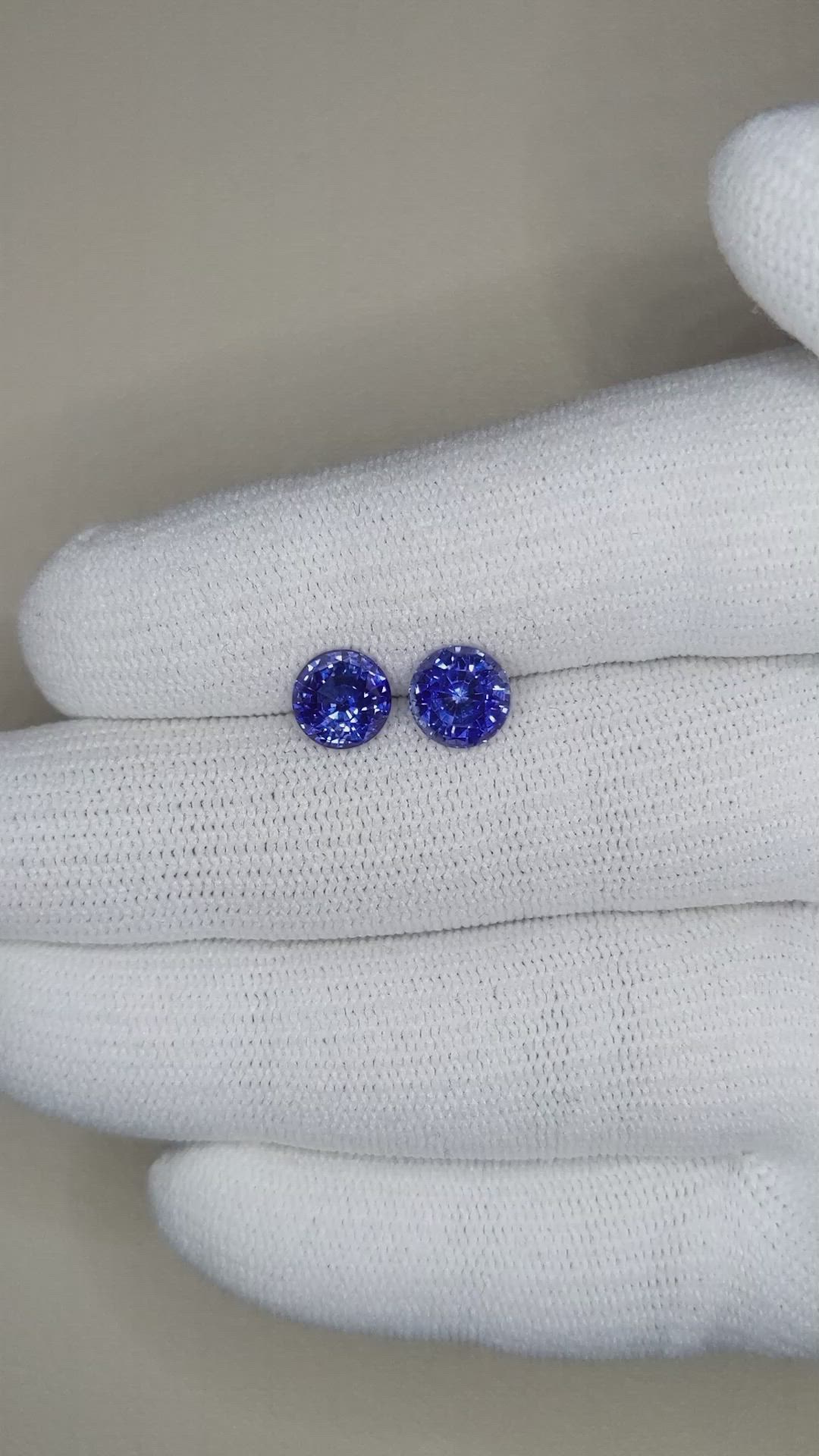 3.21&nbsp;Ct.Tw.Total Carat Weight Blue Sapphire Pair from Madagascar Size Video