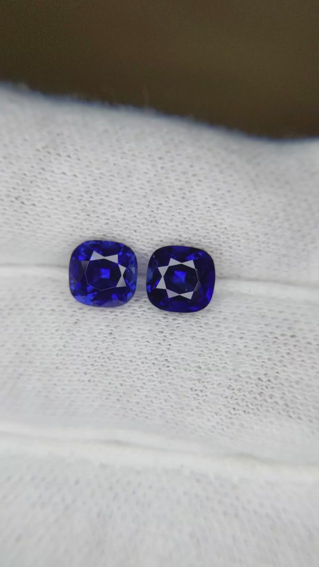 3.38&nbsp;Ct.Tw.Total Carat Weight Blue Sapphire Pair from Ceylon (Sri Lanka) Size Video