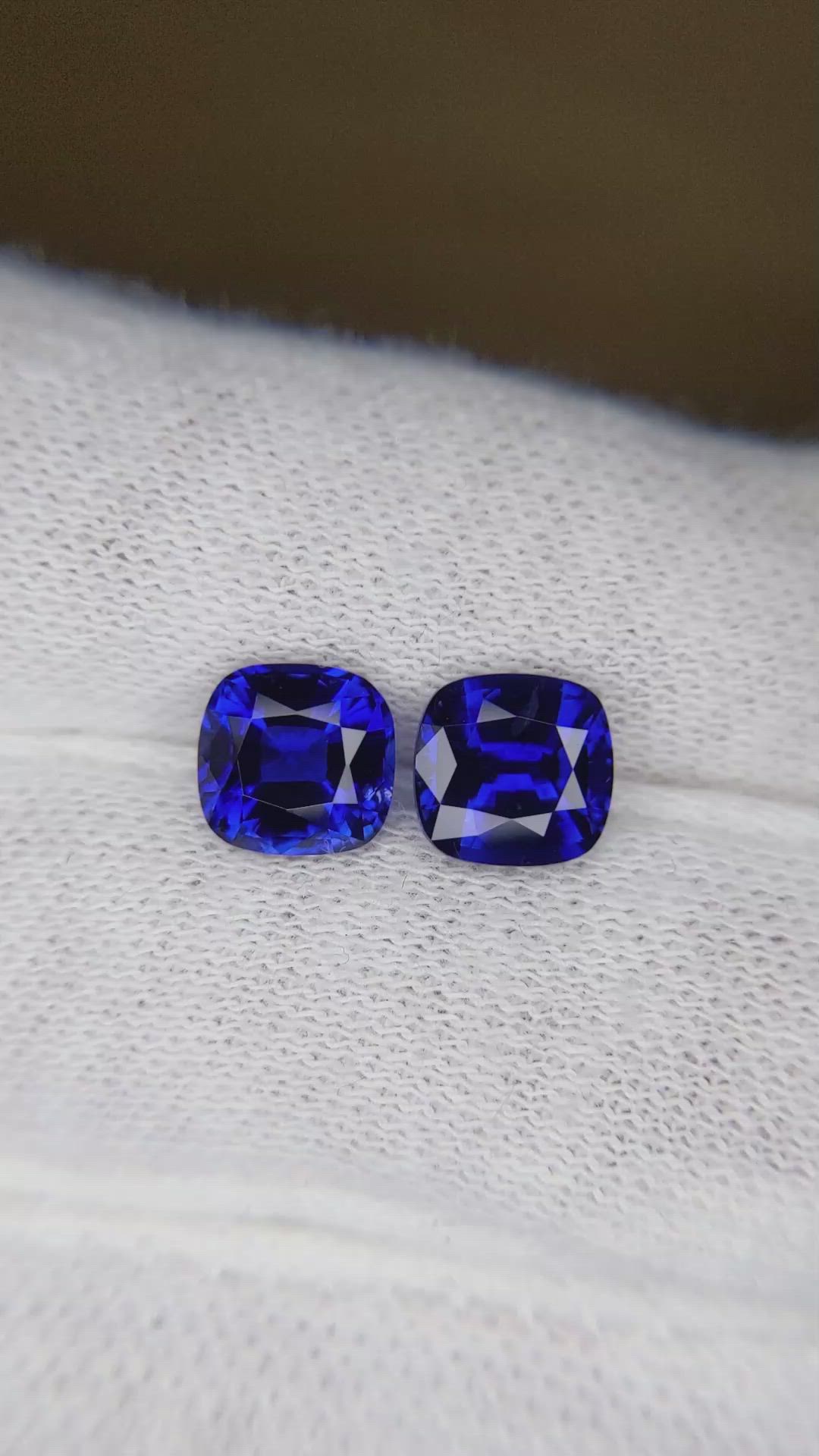 3.70&nbsp;Ct.Tw.Total Carat Weight Blue Sapphire Pair from Ceylon (Sri Lanka) Size Video