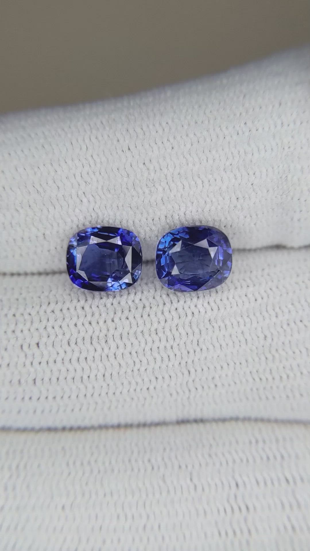 4.02&nbsp;Ct.Tw.Total Carat Weight Blue Sapphire Pair from Madagascar Size Video