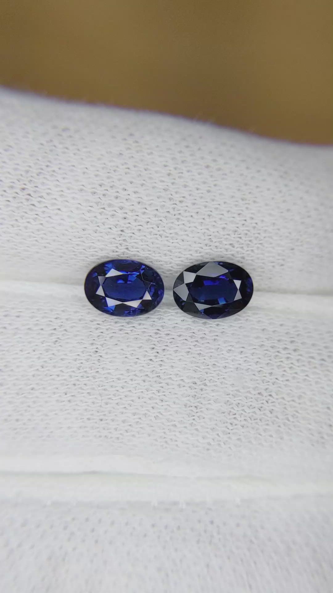 2.24&nbsp;Ct.Tw.Total Carat Weight Blue Sapphire Pair from Ceylon (Sri Lanka) Size Video