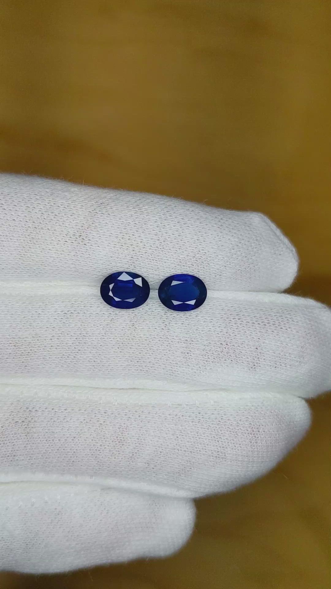 2.72&nbsp;Ct.Tw.Total Carat Weight Blue Sapphire Pair from Ceylon (Sri Lanka) Size Video