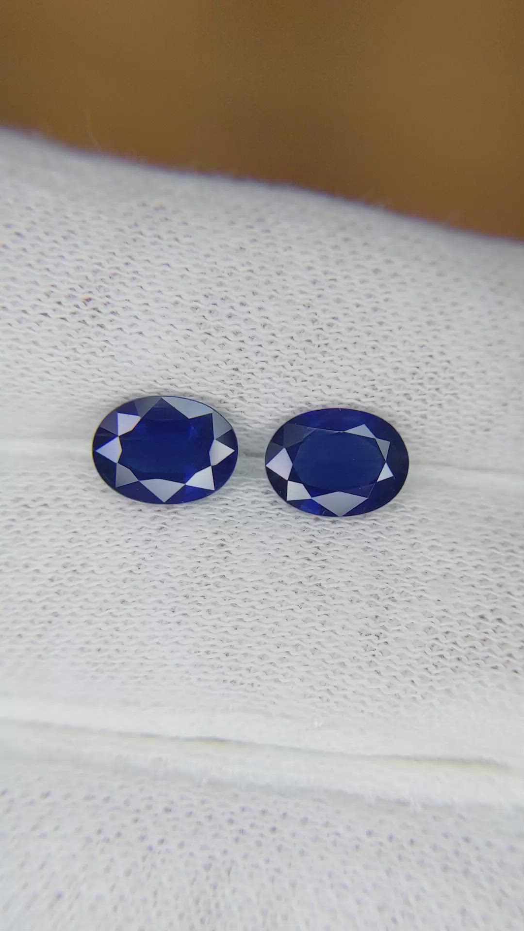 2.72&nbsp;Ct.Tw.Total Carat Weight Blue Sapphire Pair from Ceylon (Sri Lanka) Size Video