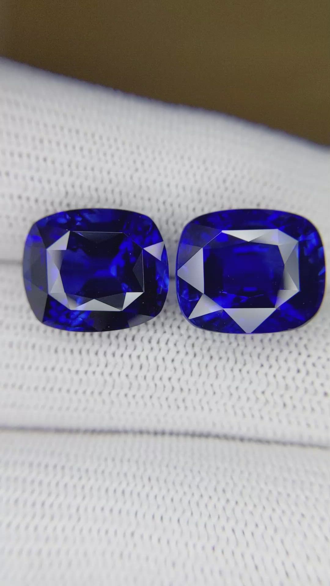 22.16&nbsp;Ct.Tw.Total Carat Weight Blue Sapphire Pair from Ceylon (Sri Lanka) Size Video