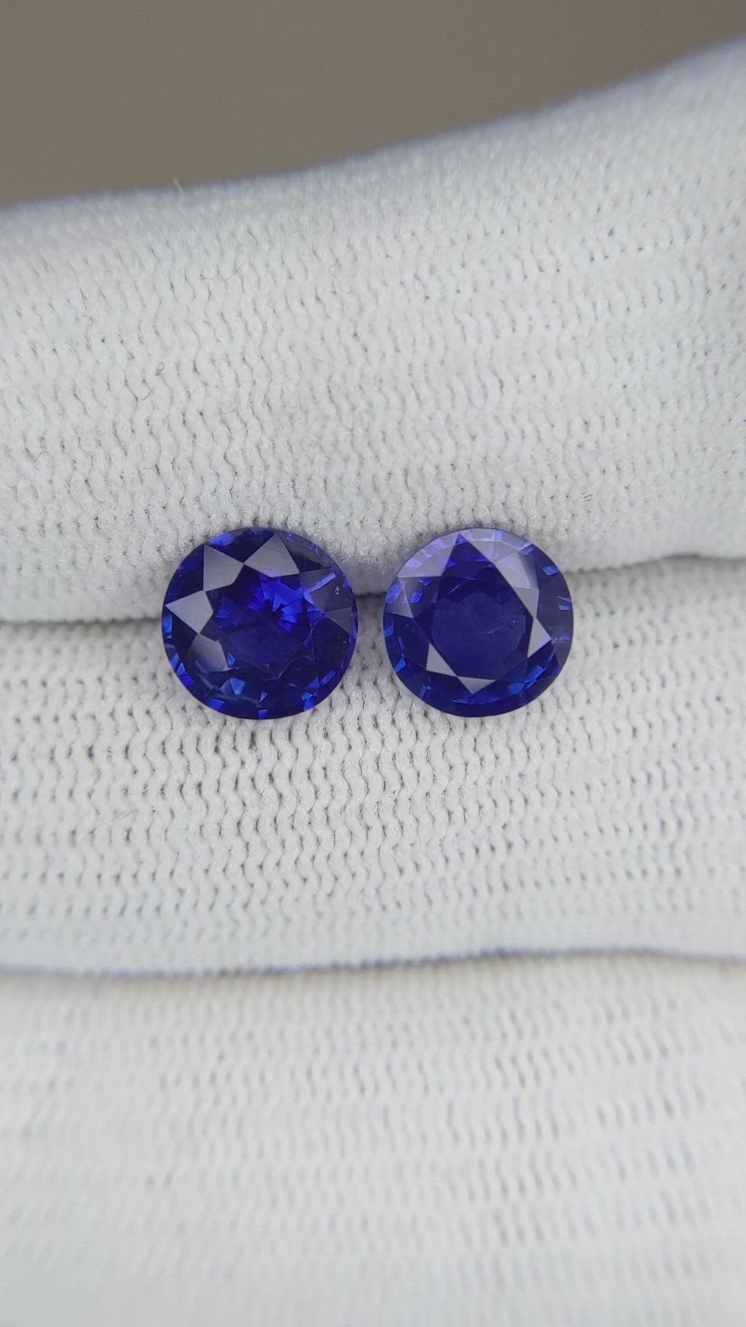 3.50&nbsp;Ct.Tw.Total Carat Weight Blue Sapphire Pair from Ceylon (Sri Lanka) Size Video