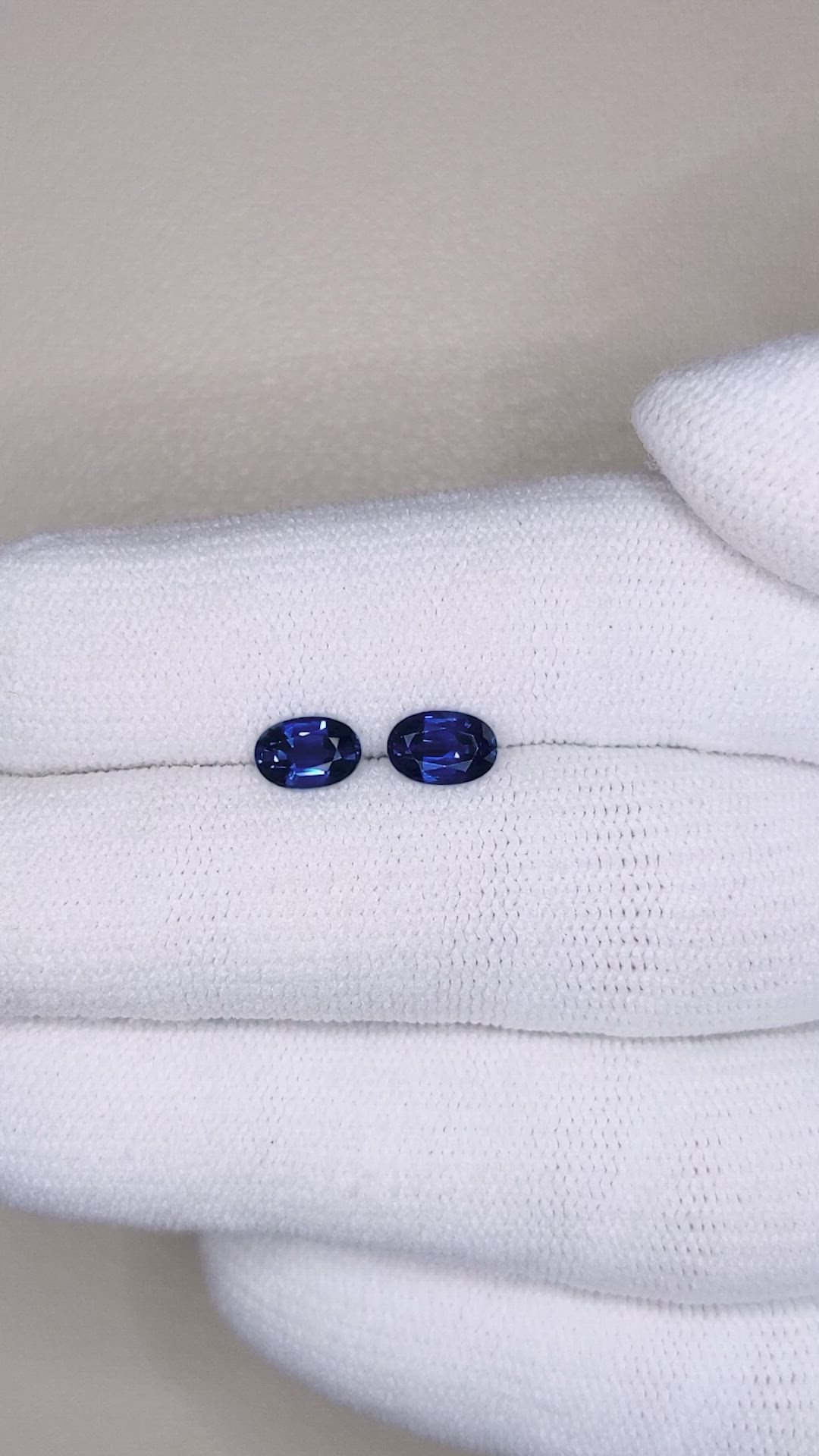 1.18&nbsp;Ct.Tw.Total Carat Weight Blue Sapphire Pair from Ceylon (Sri Lanka) Size Video