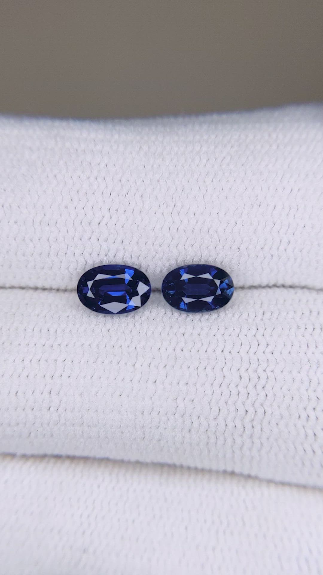 1.18&nbsp;Ct.Tw.Total Carat Weight Blue Sapphire Pair from Ceylon (Sri Lanka) Size Video