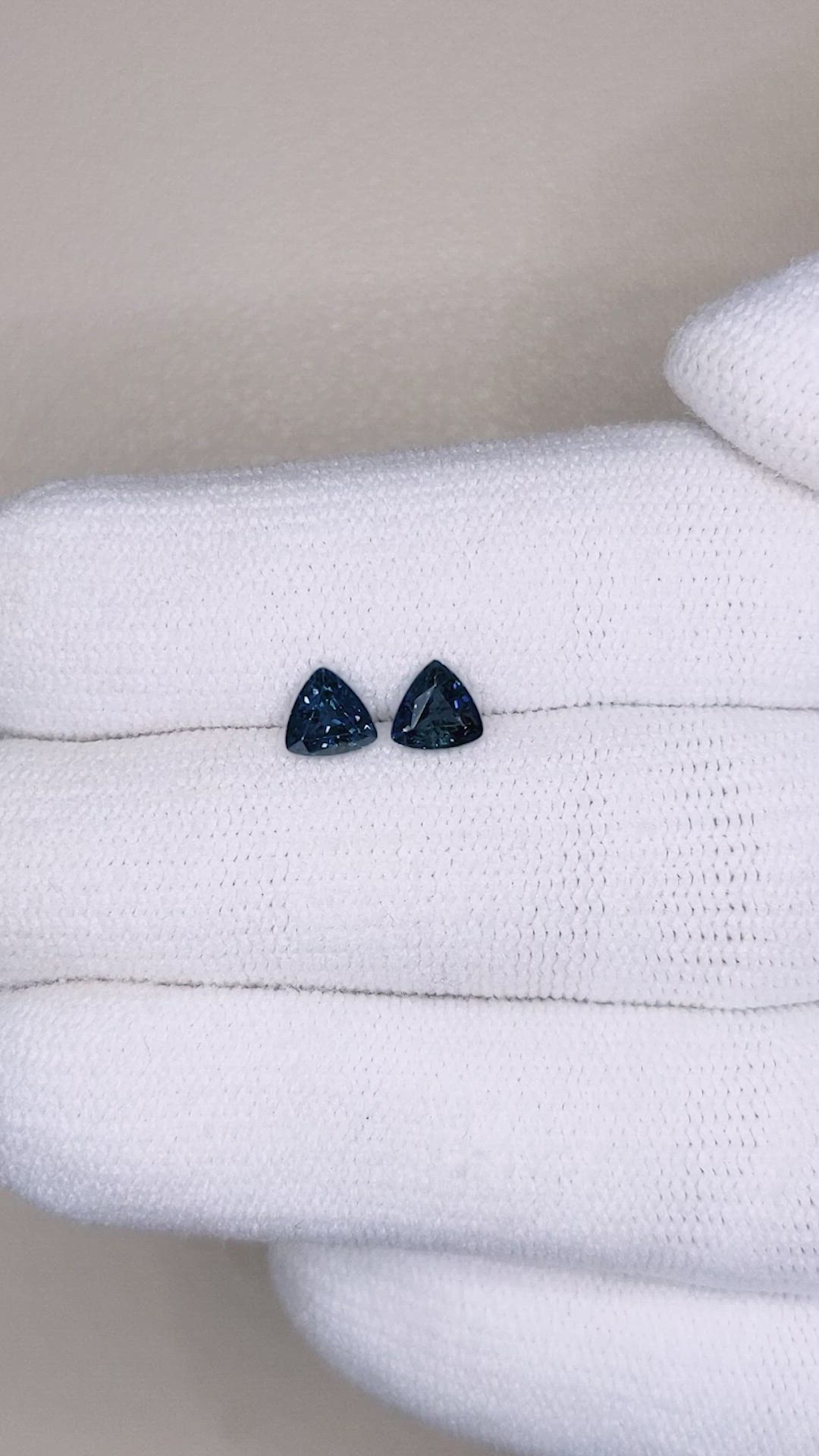 1.08&nbsp;Ct.Tw.Total Carat Weight Blue Sapphire Pair from Ceylon (Sri Lanka) Size Video