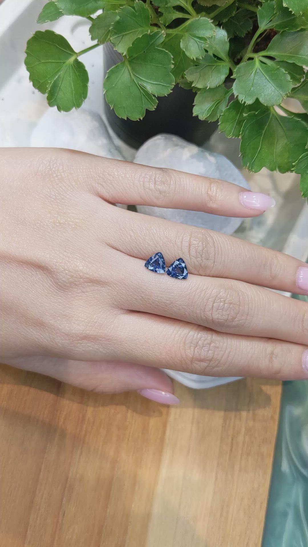 2.26&nbsp;Ct.Tw.Total Carat Weight Blue Sapphire Pair from Ceylon (Sri Lanka) Size Video