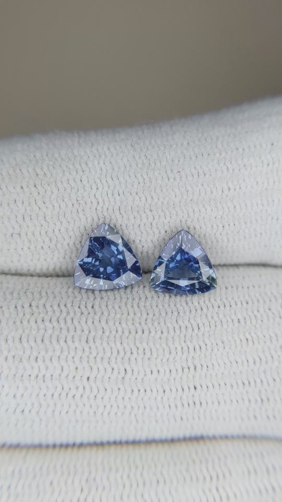 2.26&nbsp;Ct.Tw.Total Carat Weight Blue Sapphire Pair from Ceylon (Sri Lanka) Size Video