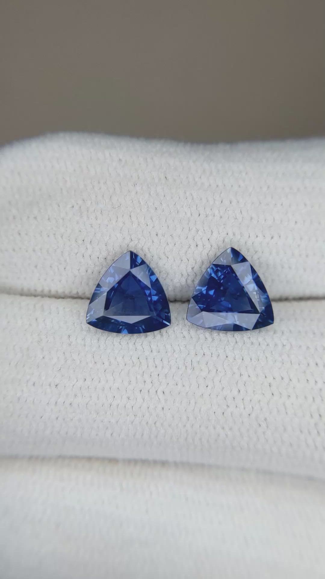 2.58&nbsp;Ct.Tw.Total Carat Weight Blue Sapphire Pair from Ceylon (Sri Lanka) Size Video