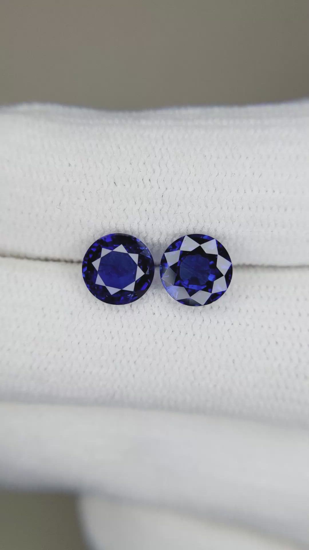 2.84&nbsp;Ct.Tw.Total Carat Weight Blue Sapphire Pair from Ceylon (Sri Lanka) Size Video