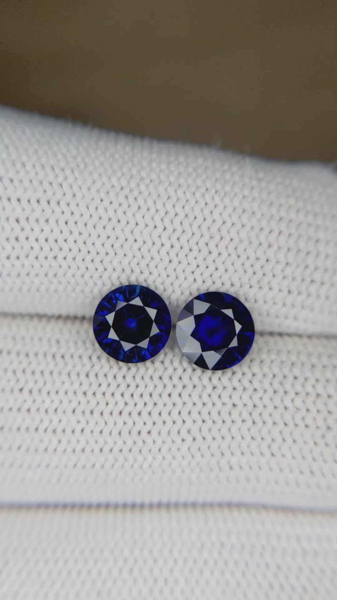 2.72&nbsp;Ct.Tw.Total Carat Weight Blue Sapphire Pair from Ceylon (Sri Lanka) Size Video