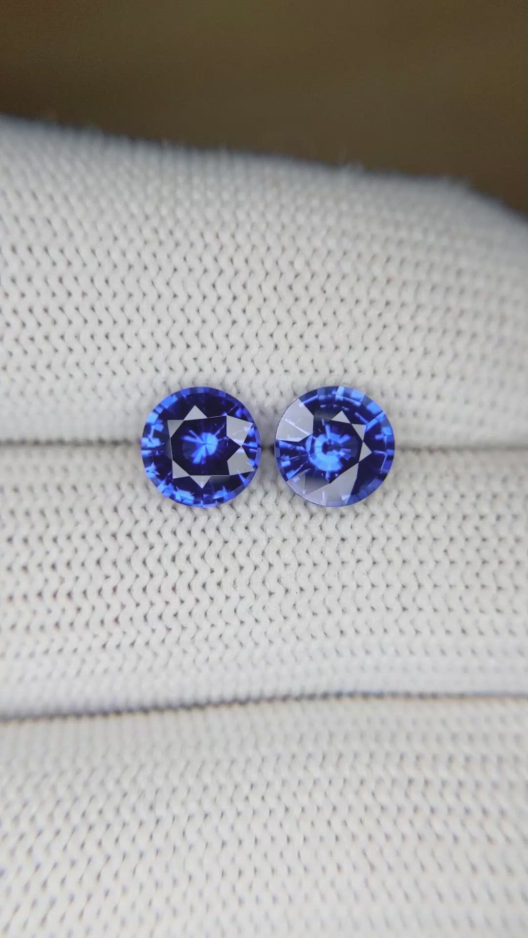 2.82&nbsp;Ct.Tw.Total Carat Weight Blue Sapphire Pair from Ceylon (Sri Lanka) Size Video