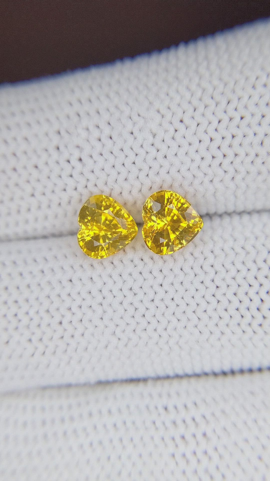 2.73&nbsp;Ct.Tw.Total Carat Weight Orangish Yellow Sapphire Pair from Ceylon (Sri Lanka) Size Video