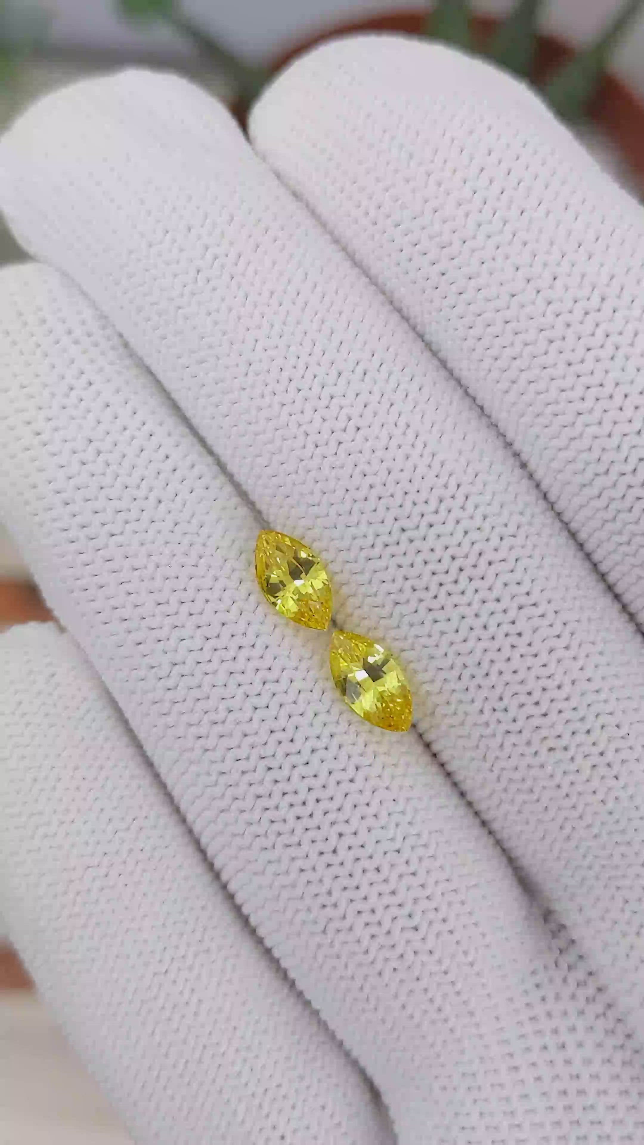 2.05&nbsp;Ct.Tw.Total Carat Weight Yellow Sapphire Pair from Ceylon (Sri Lanka) Size Video