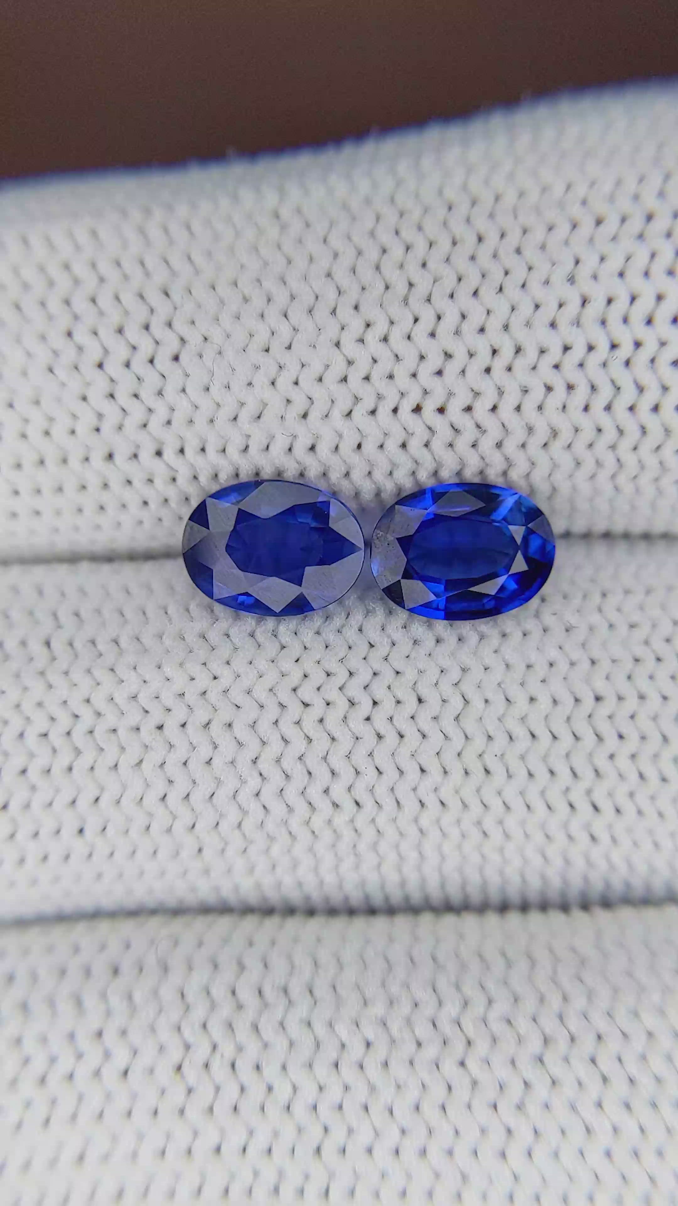 2.47&nbsp;Ct.Tw.Total Carat Weight Blue Sapphire Pair from Ceylon (Sri Lanka) Size Video