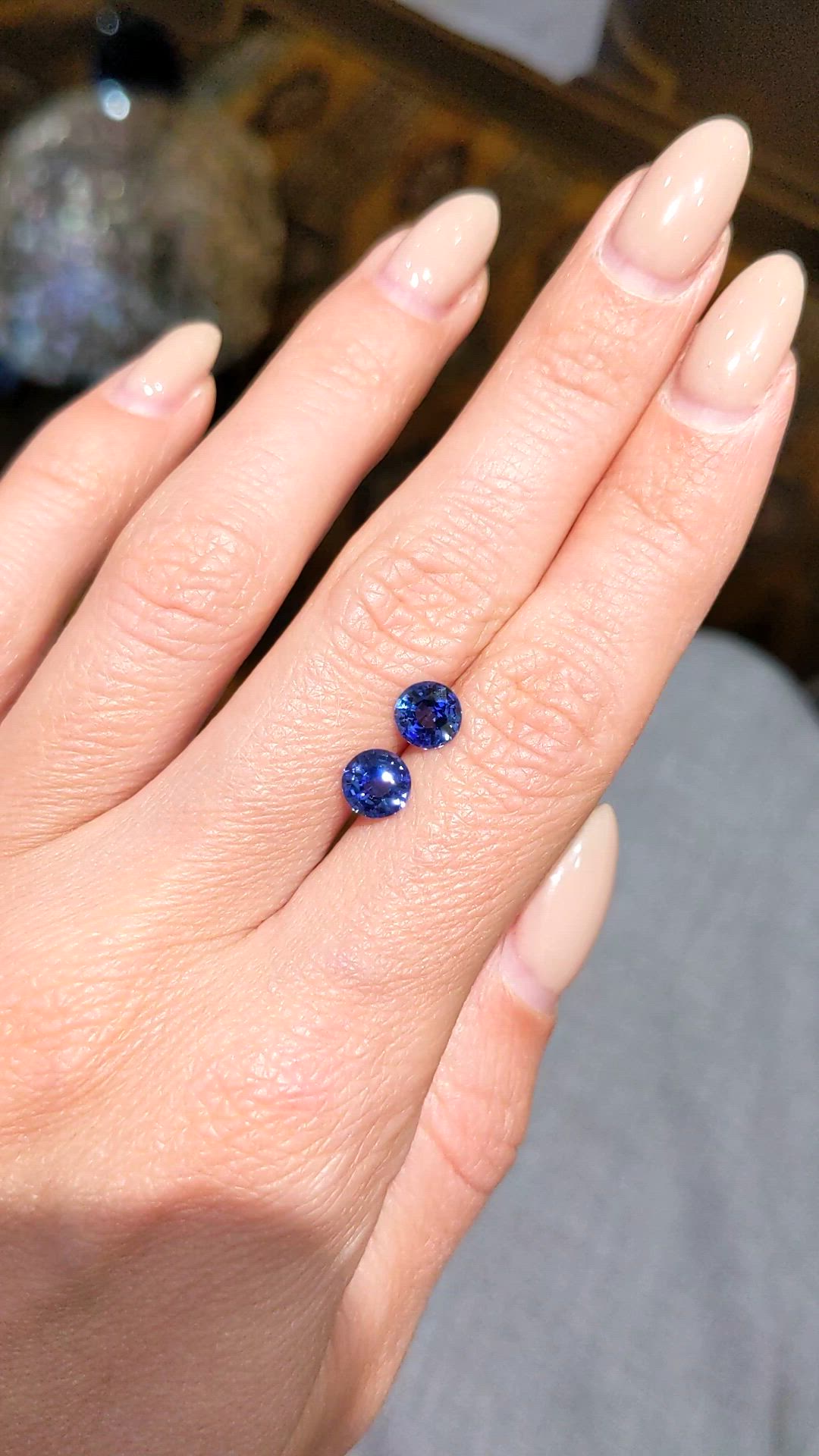 2.00&nbsp;Ct.Tw.Total Carat Weight Blue Sapphire Pair from Ceylon (Sri Lanka) Size Video