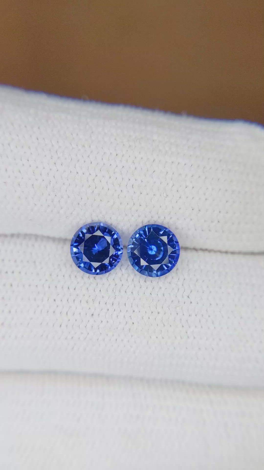 2.07&nbsp;Ct.Tw.Total Carat Weight Blue Sapphire Pair from Ceylon (Sri Lanka) Size Video