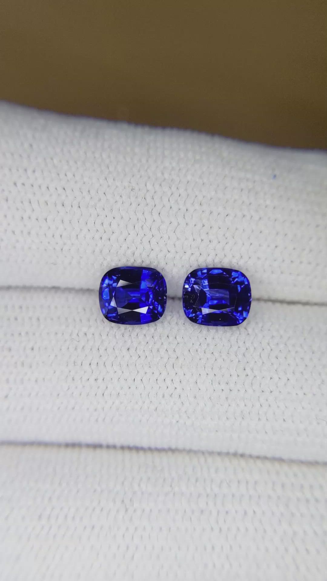 2.17&nbsp;Ct.Tw.Total Carat Weight Blue Sapphire Pair from Ceylon (Sri Lanka) Size Video
