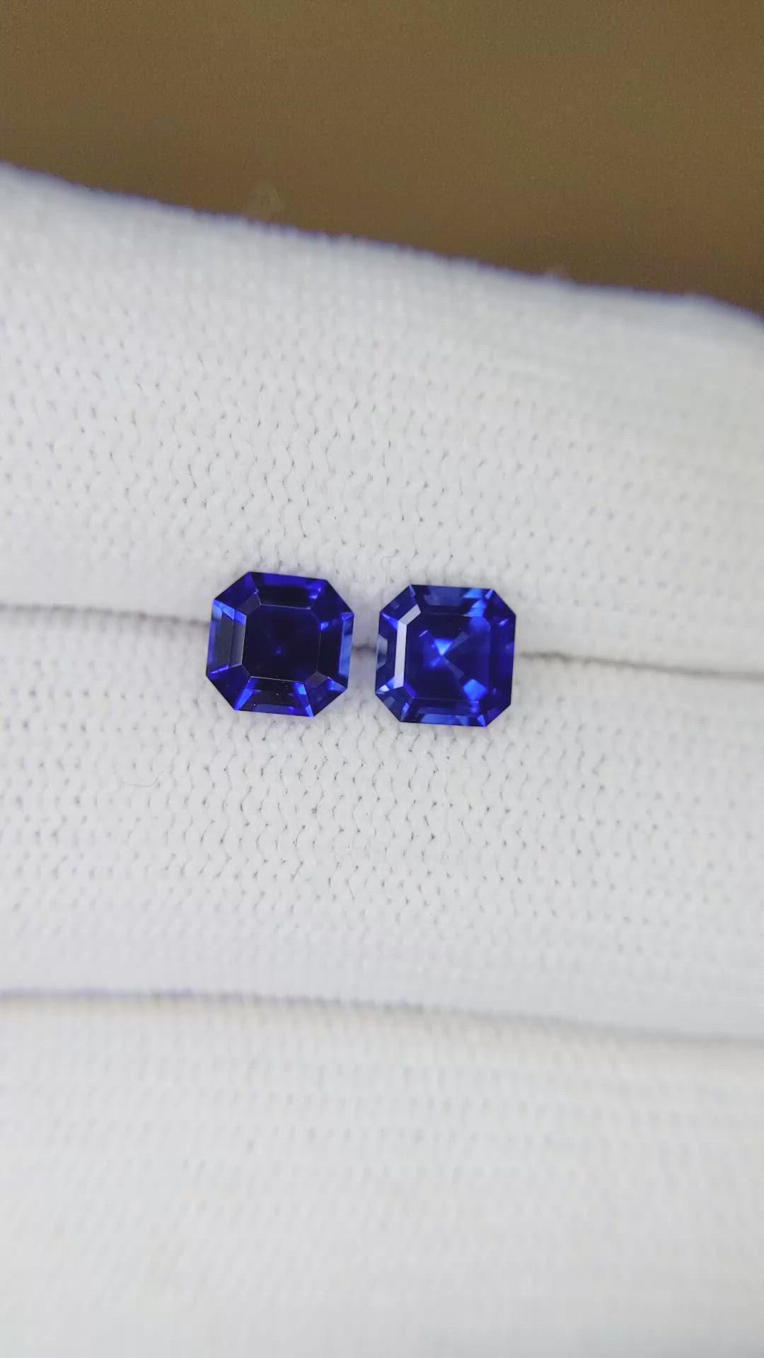 1.87&nbsp;Ct.Tw.Total Carat Weight Blue Sapphire Pair from Ceylon (Sri Lanka) Size Video
