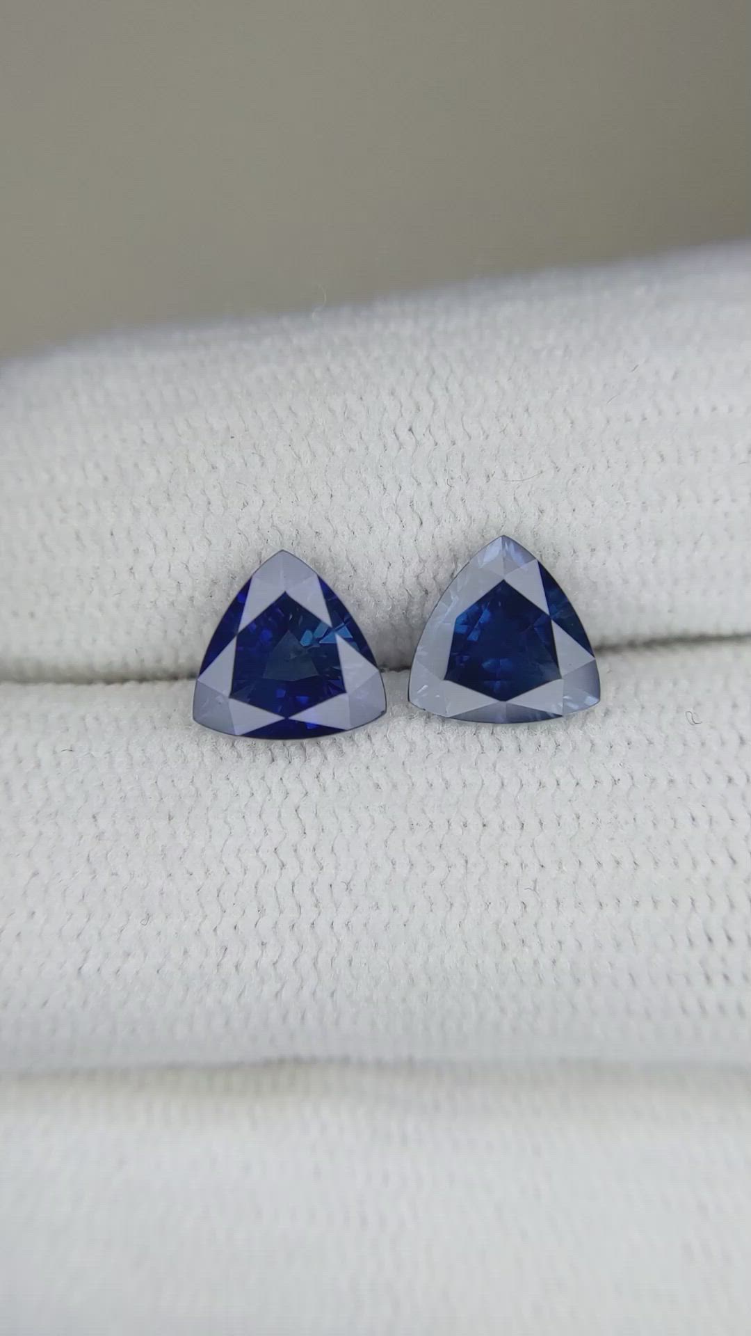 2.36&nbsp;Ct.Tw.Total Carat Weight Blue Sapphire Pair from Ceylon (Sri Lanka) Size Video