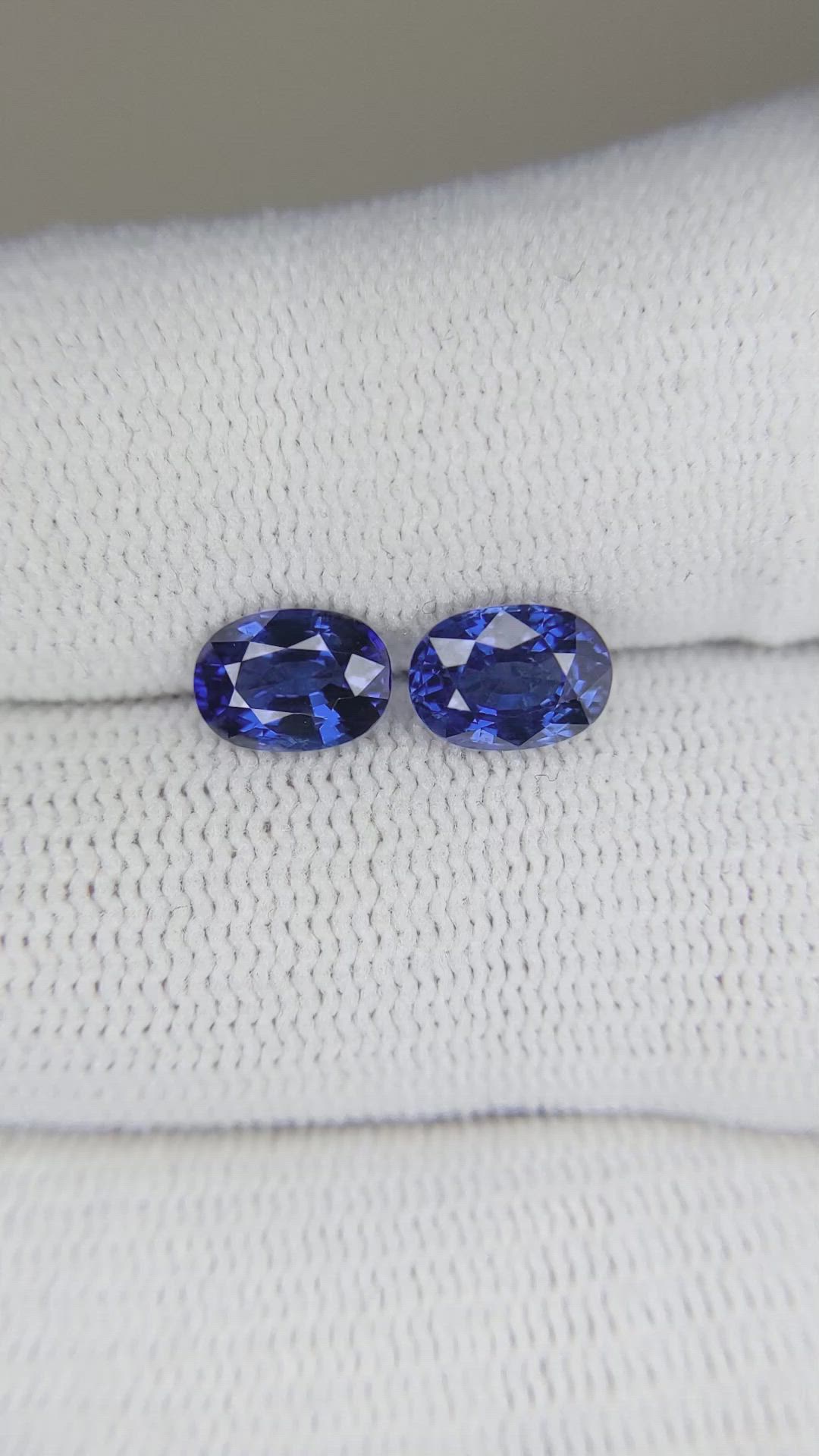 2.48&nbsp;Ct.Tw.Total Carat Weight Blue Sapphire Pair from Ceylon (Sri Lanka) Size Video
